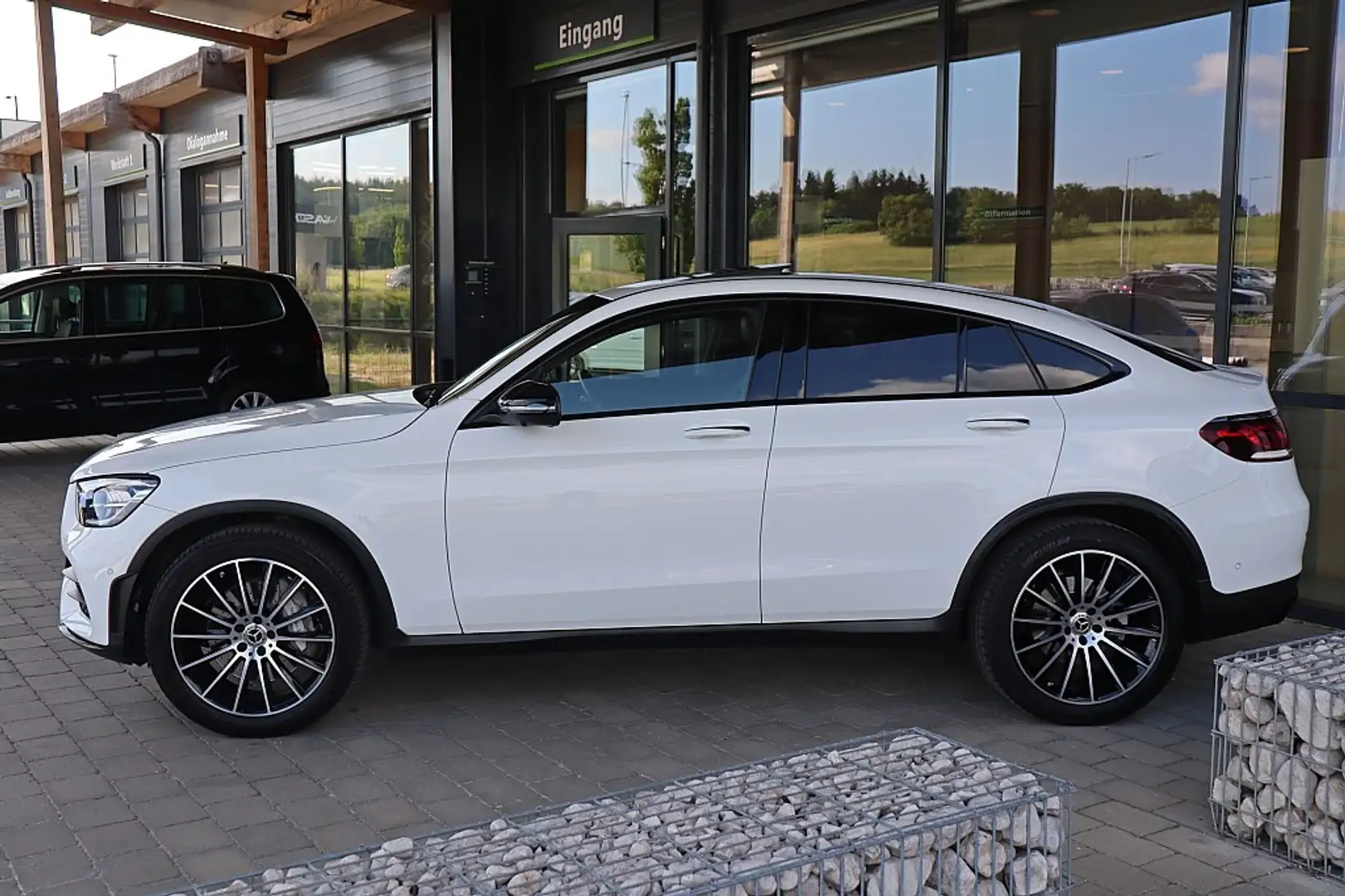 Mercedes-Benz GLC 300 de PHEV Coupé 4MATIC Aut. 20", ACC, AIRMATIC, N... Weiß - 2