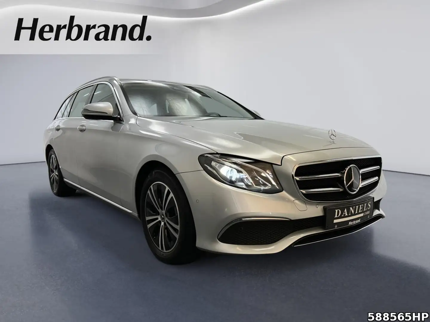 Mercedes-Benz E 220 d T Avantgarde AHK LED Distronic Ambiente+ Silber - 2