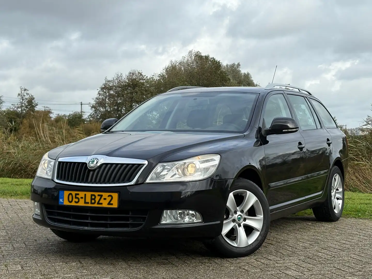 Skoda Octavia Combi 1.2 TSI Ambition - Black Magic - Leder/Trkhk Zwart - 2