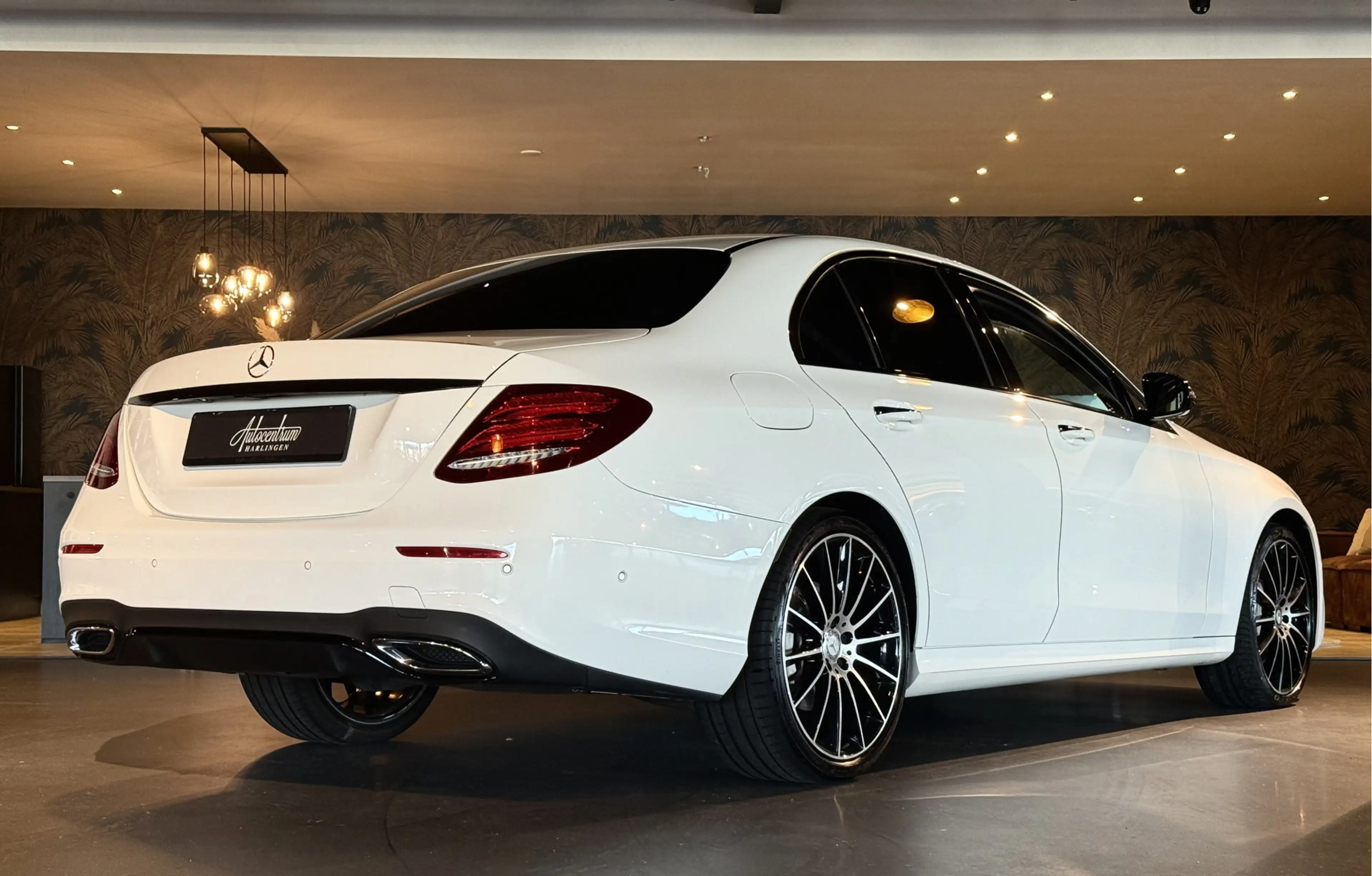 Mercedes-Benz E 350 350d V6 AMG I Luchtvering I Carbon I 20" I VOL! — photo 23
