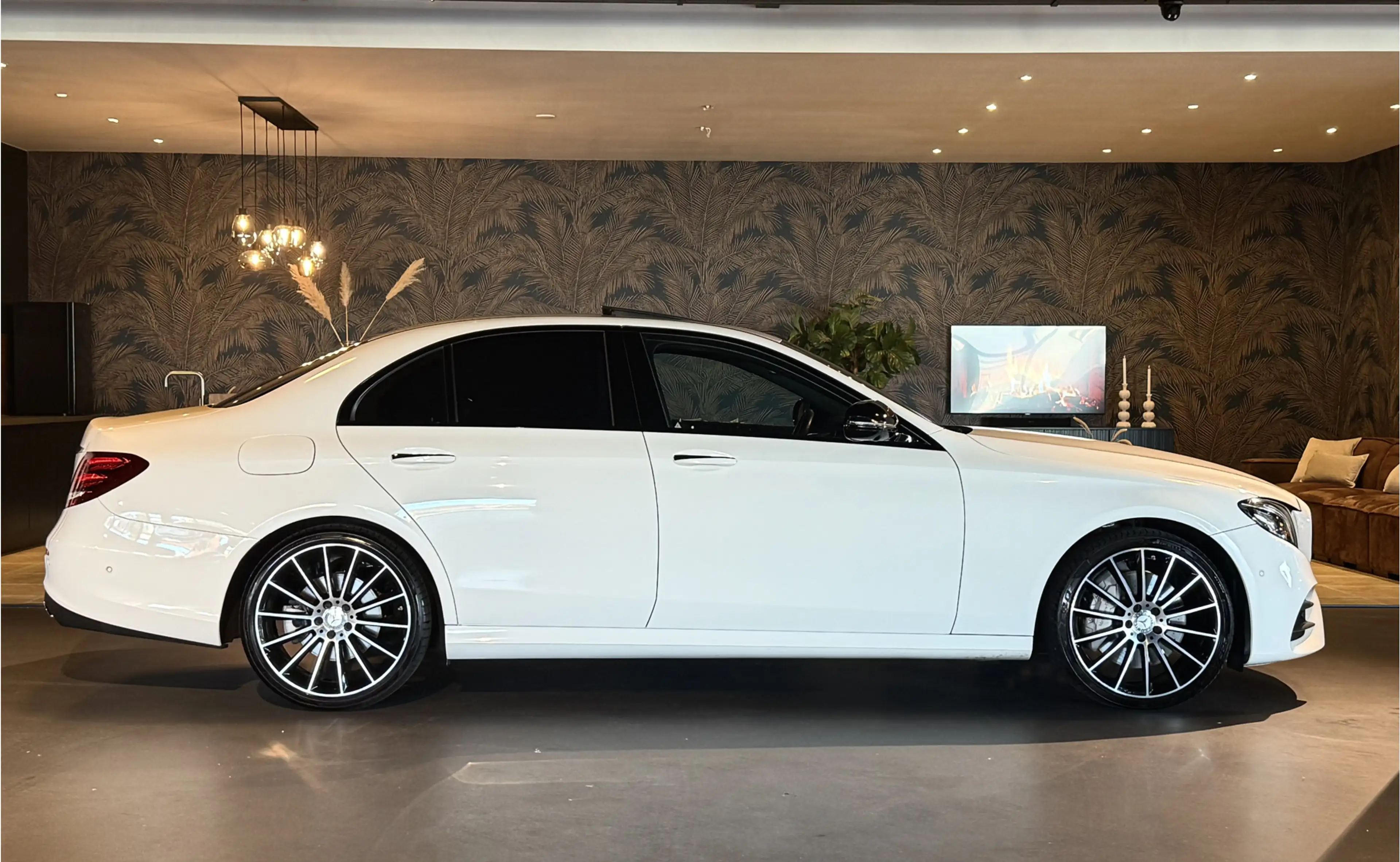 Mercedes-Benz E 350 350d V6 AMG I Luchtvering I Carbon I 20" I VOL! — photo 6
