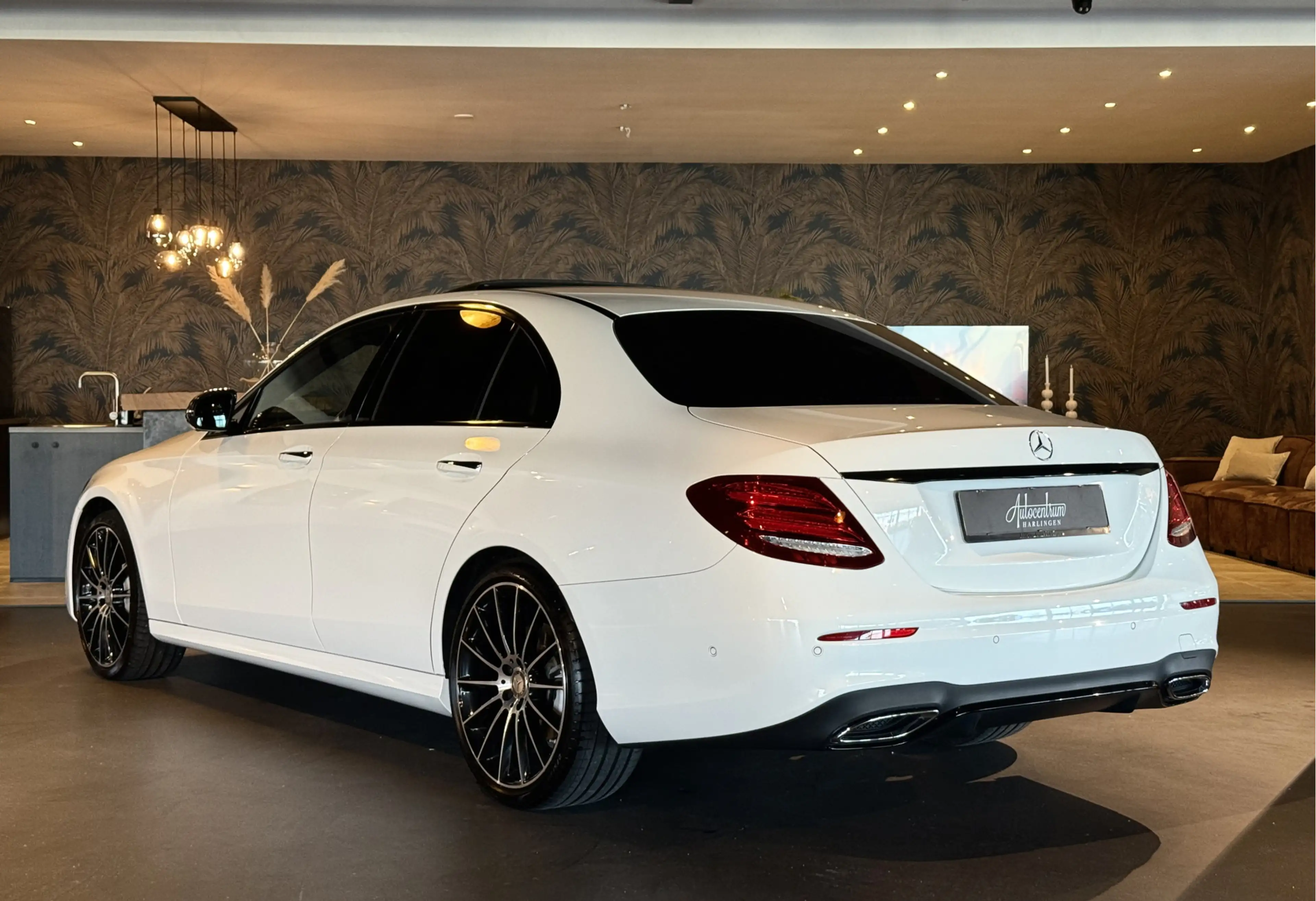 Mercedes-Benz E 350 350d V6 AMG I Luchtvering I Carbon I 20" I VOL! — photo 3