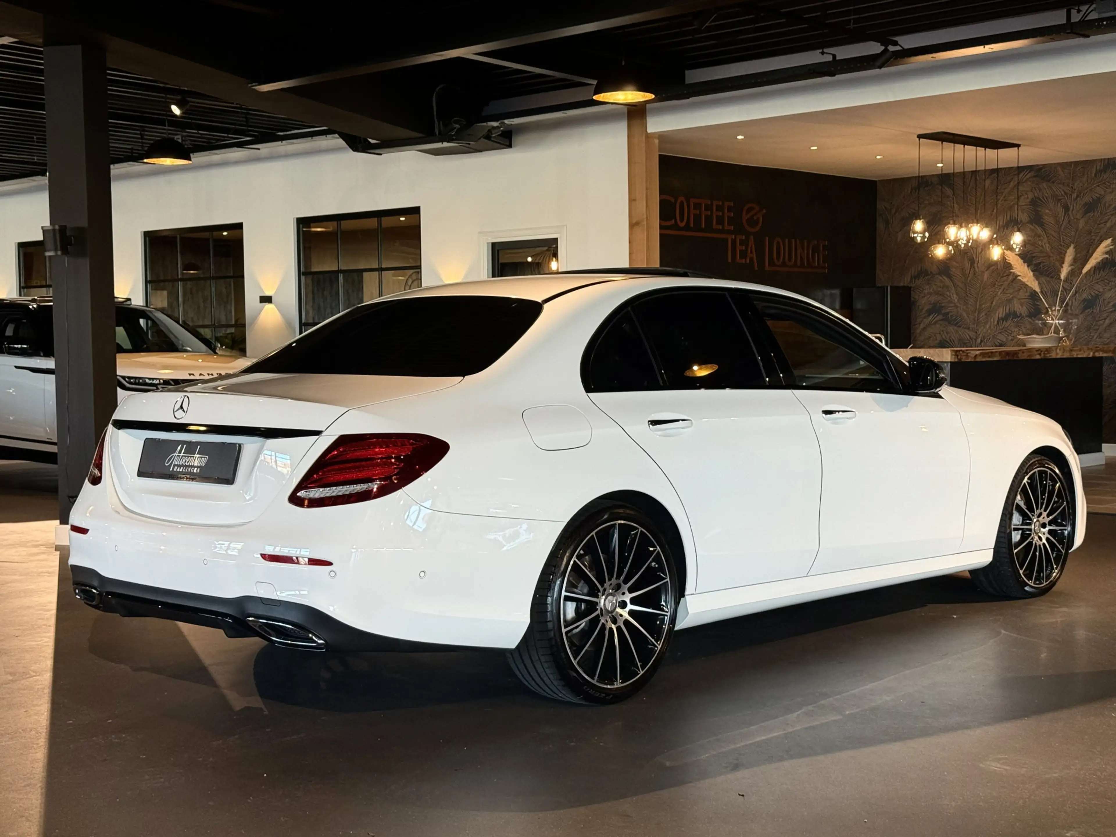 Mercedes-Benz E 350 350d V6 AMG I Luchtvering I Carbon I 20" I VOL! — photo 25