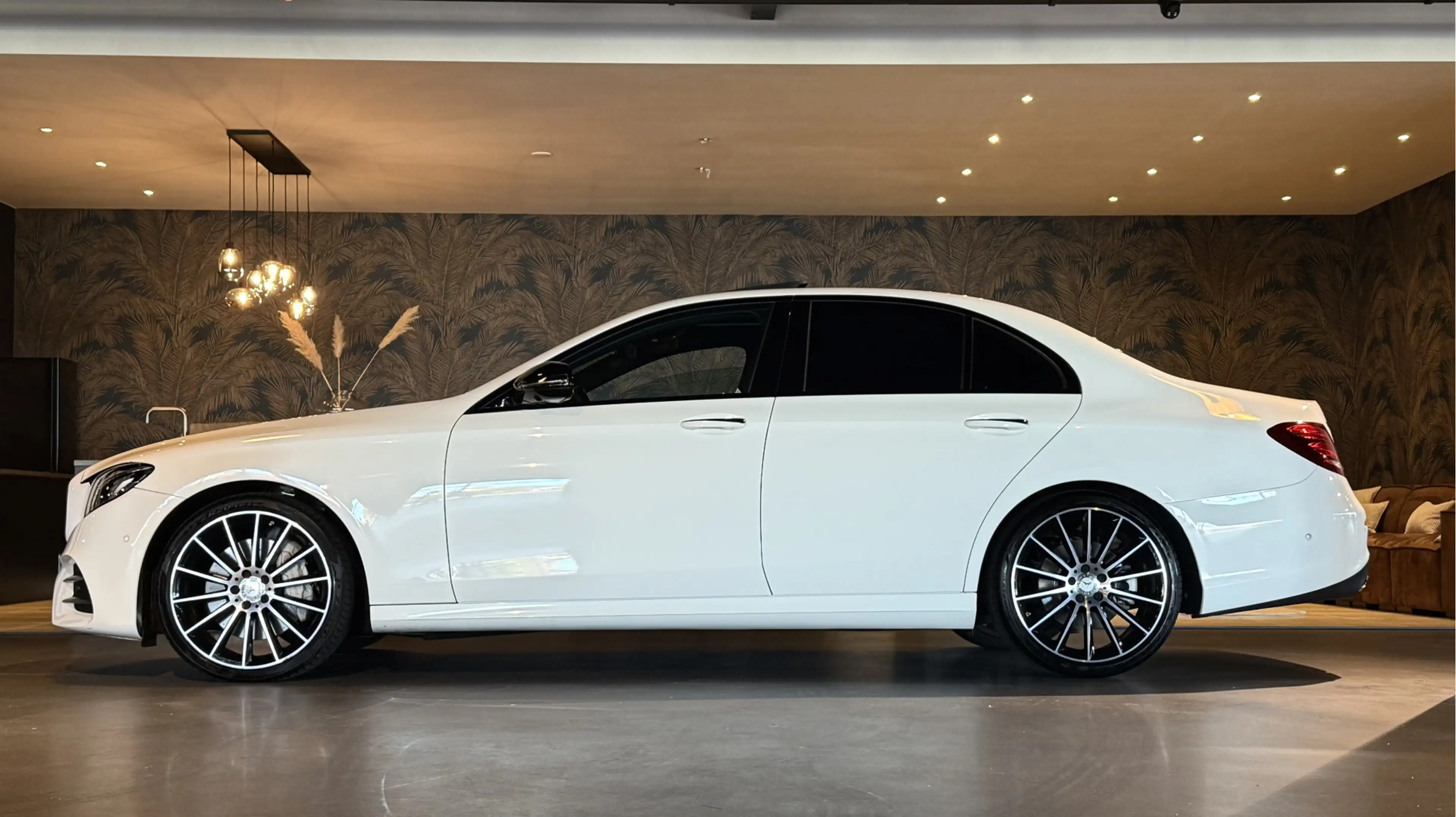 Mercedes-Benz E 350 350d V6 AMG I Luchtvering I Carbon I 20" I VOL! — photo 32