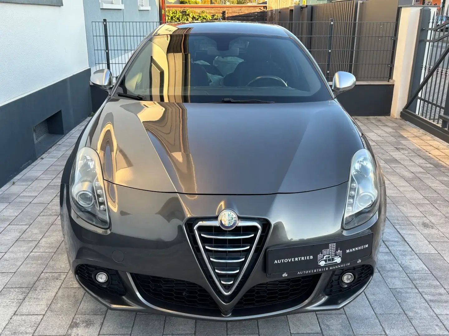 Alfa Romeo Giulietta Turismo /AUTOMATIK/XENON/PDC/TEMOMAT Grau - 2