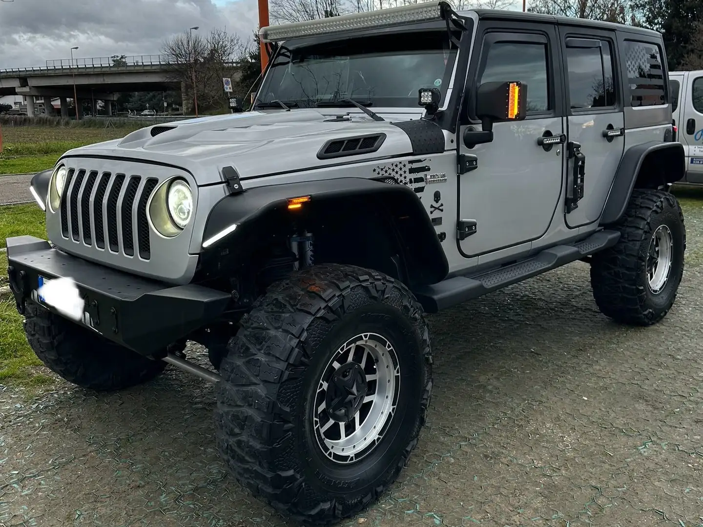 Jeep Wrangler Wrangler III  2.8 crd Sahara auto Šedá - 1