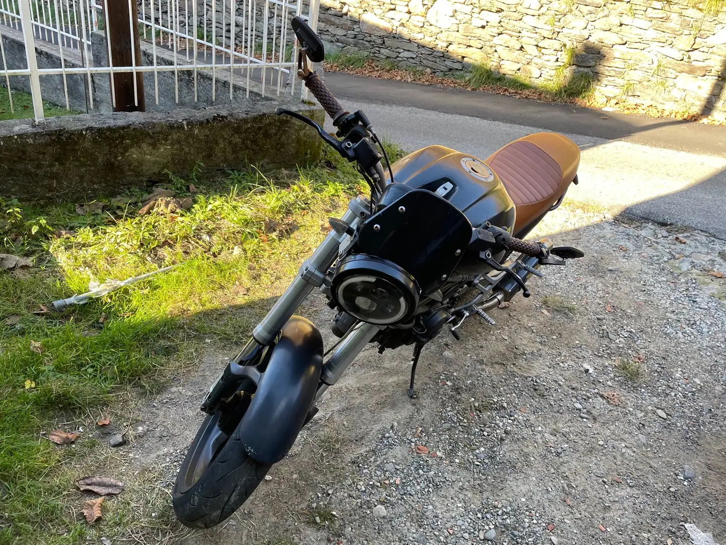 Ducati Monster 620 crna - 1