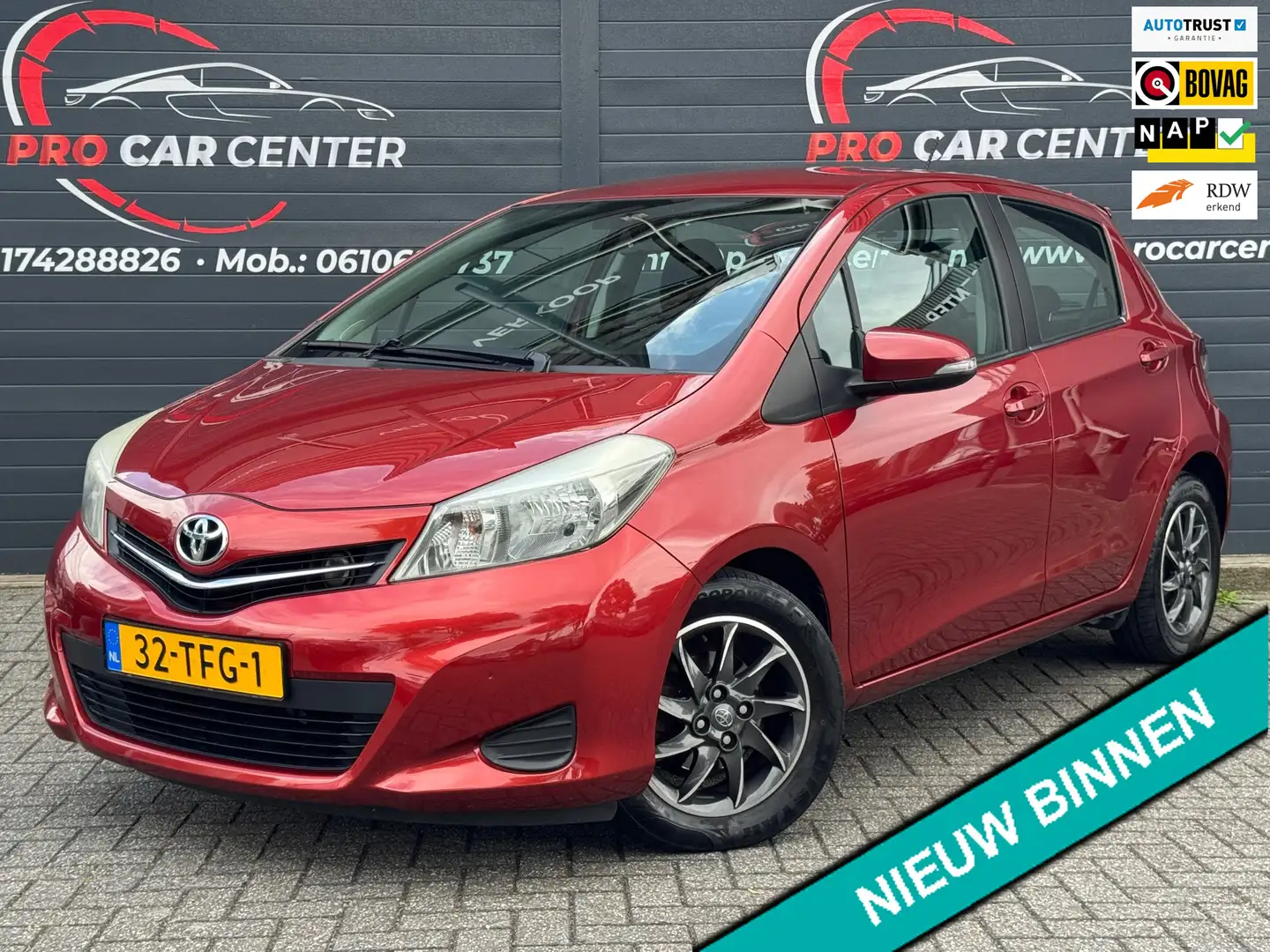 Toyota Yaris 1.0 VVT-i Aspiration AIRCO | CAM | EL.RAMEN | NAP Rood - 1