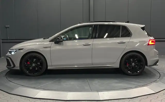 Volkswagen Golf view 2
