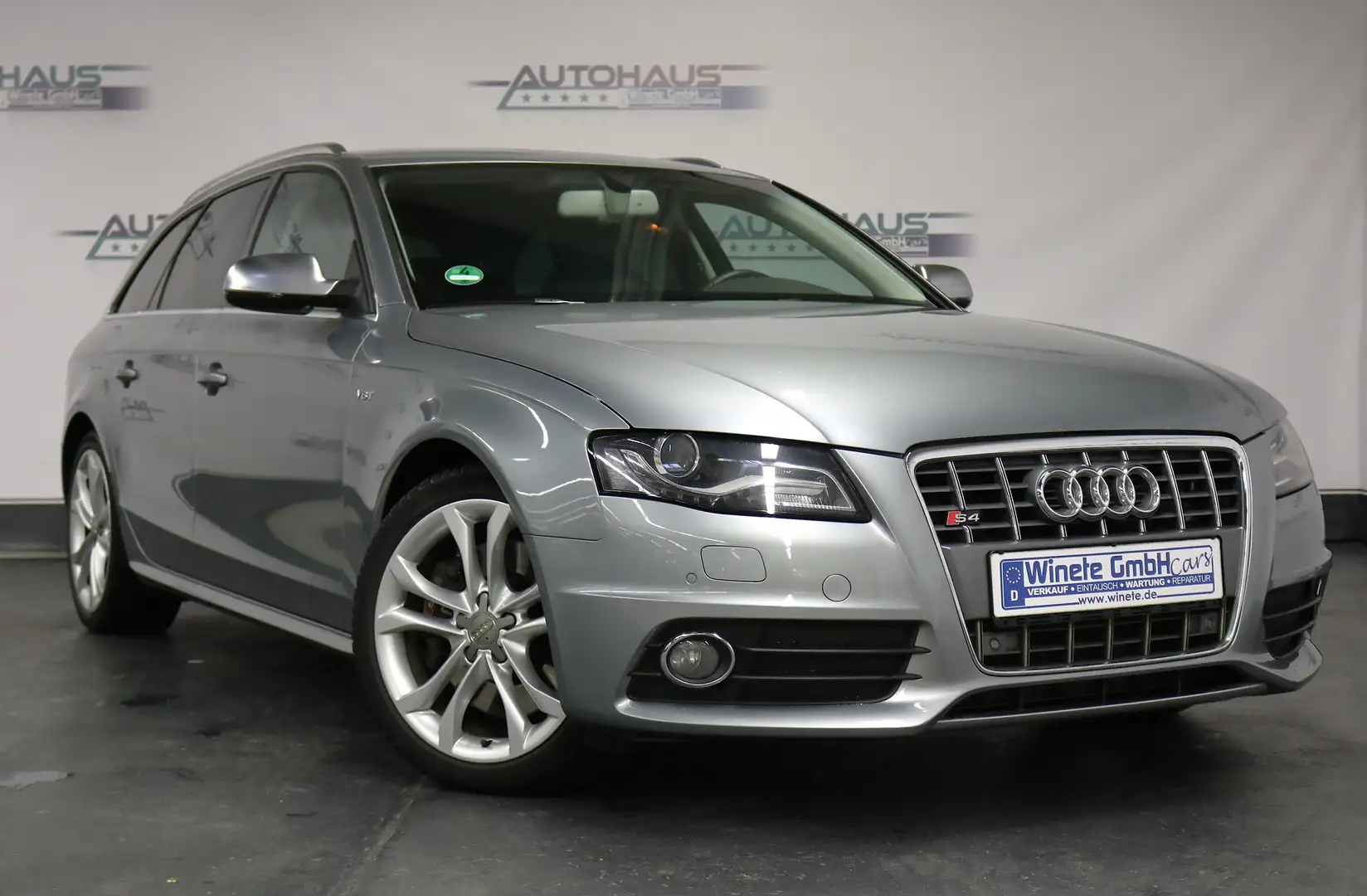 Audi S4 3.0 TFSI quattro*NAVI*RECARO*AHK*SHZ*PDC*XENON*u Grau - 1