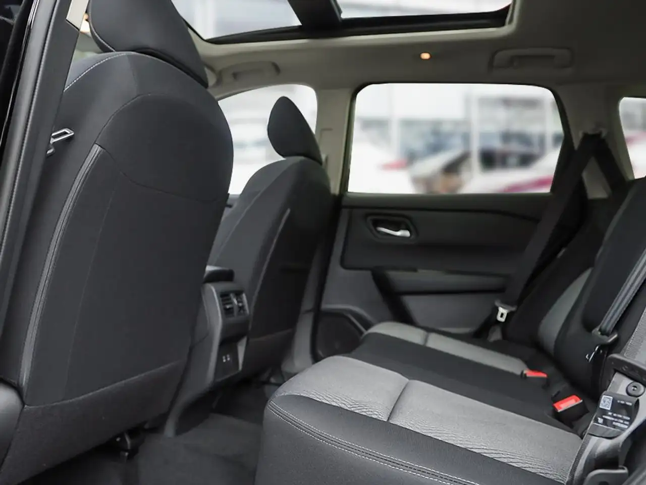 Nissan Rogue fotografie Nissan Rogue