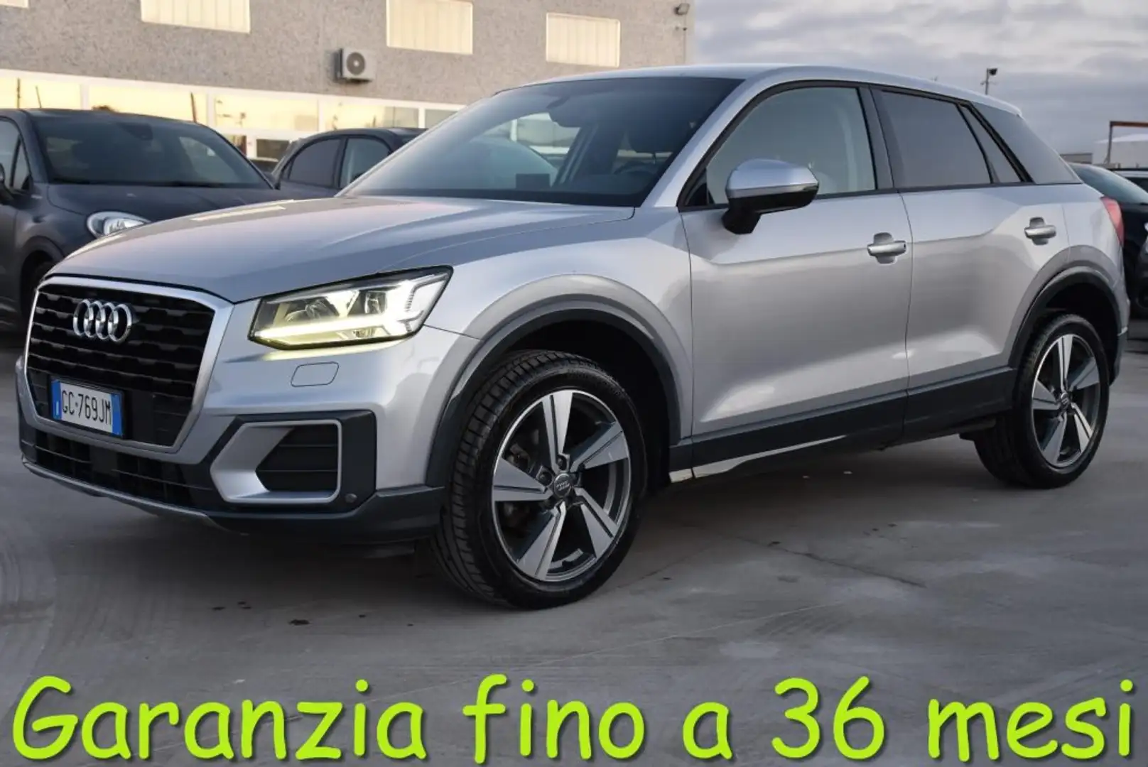 Audi Q2 30 TDI S tronic Admired Grau - 1