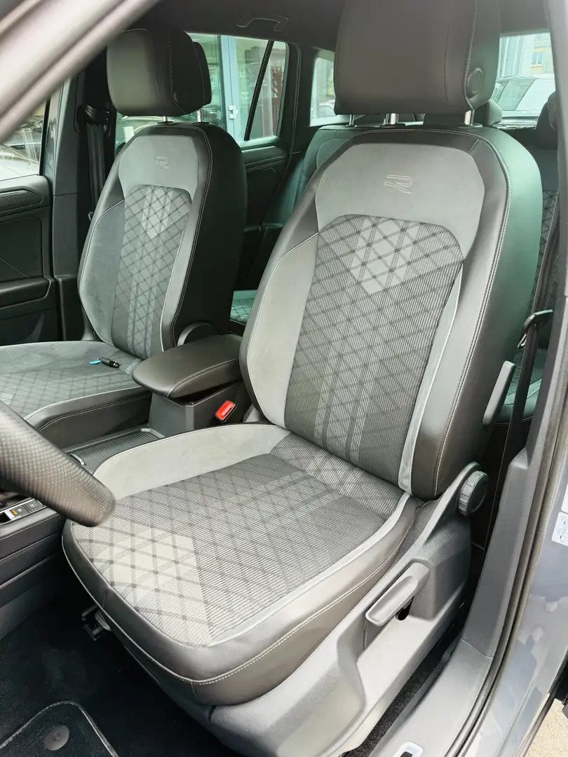 Volkswagen Tiguan R-Line 4Motion Grau - 2