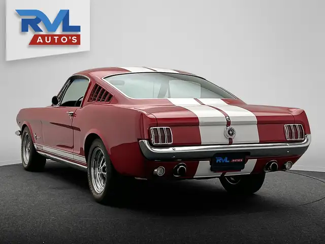 Ford Mustang view 3