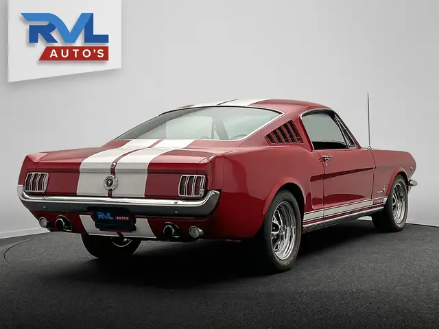 Ford Mustang view 5
