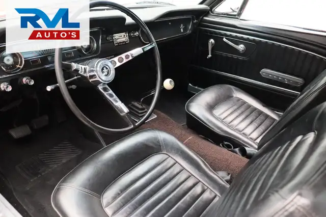 Ford Mustang view 10
