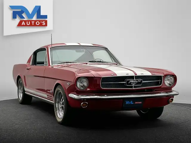 Ford Mustang view 4