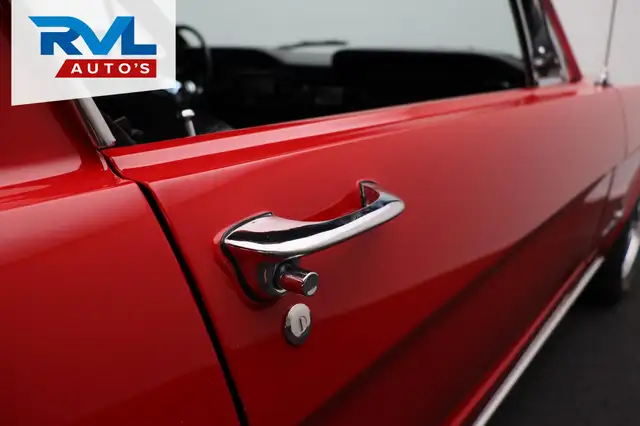 Ford Mustang view 27