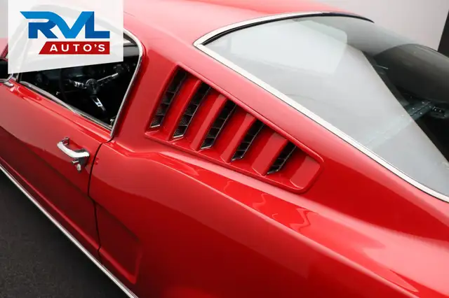 Ford Mustang view 24