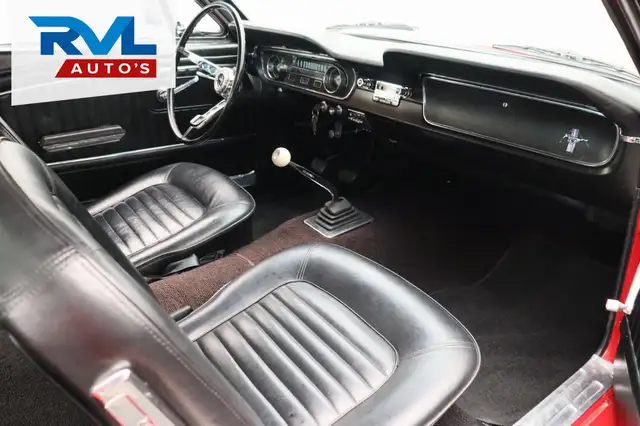 Ford Mustang view 8