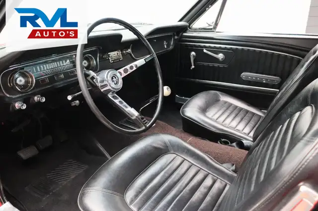 Ford Mustang view 9