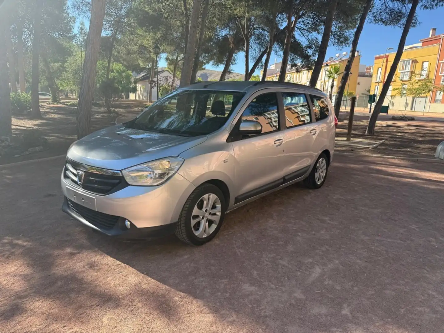 Dacia Lodgy 1.5dCi Ambiance 7pl. 81kW Gris - 1