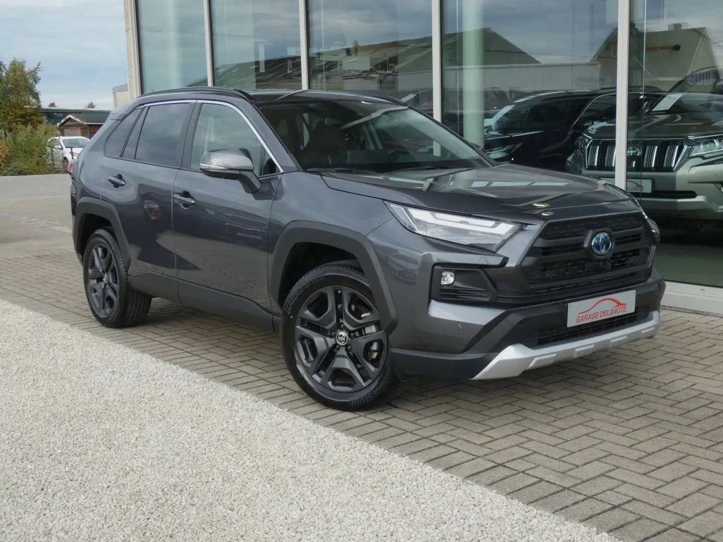 Toyota RAV 4 AWD 4x4 HYBRID ADVENTURE +Trekhaak +360°Camera Grijs - 1