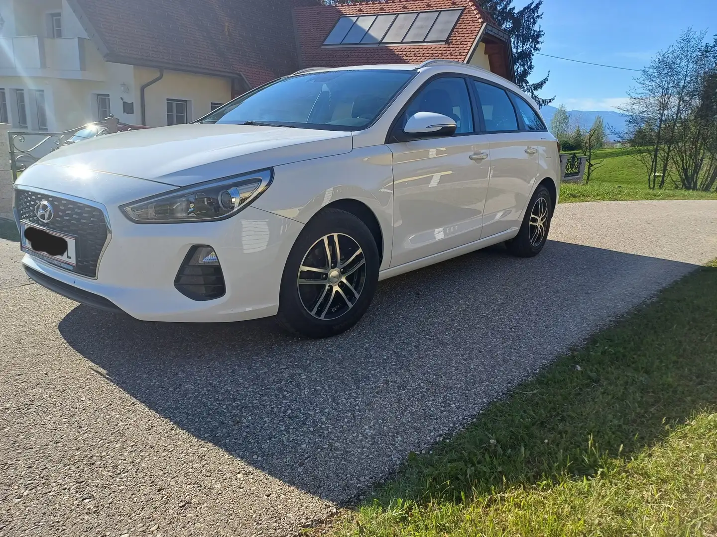 Hyundai i30 1,4 MPI Comfort Start/Stopp Weiß - 1