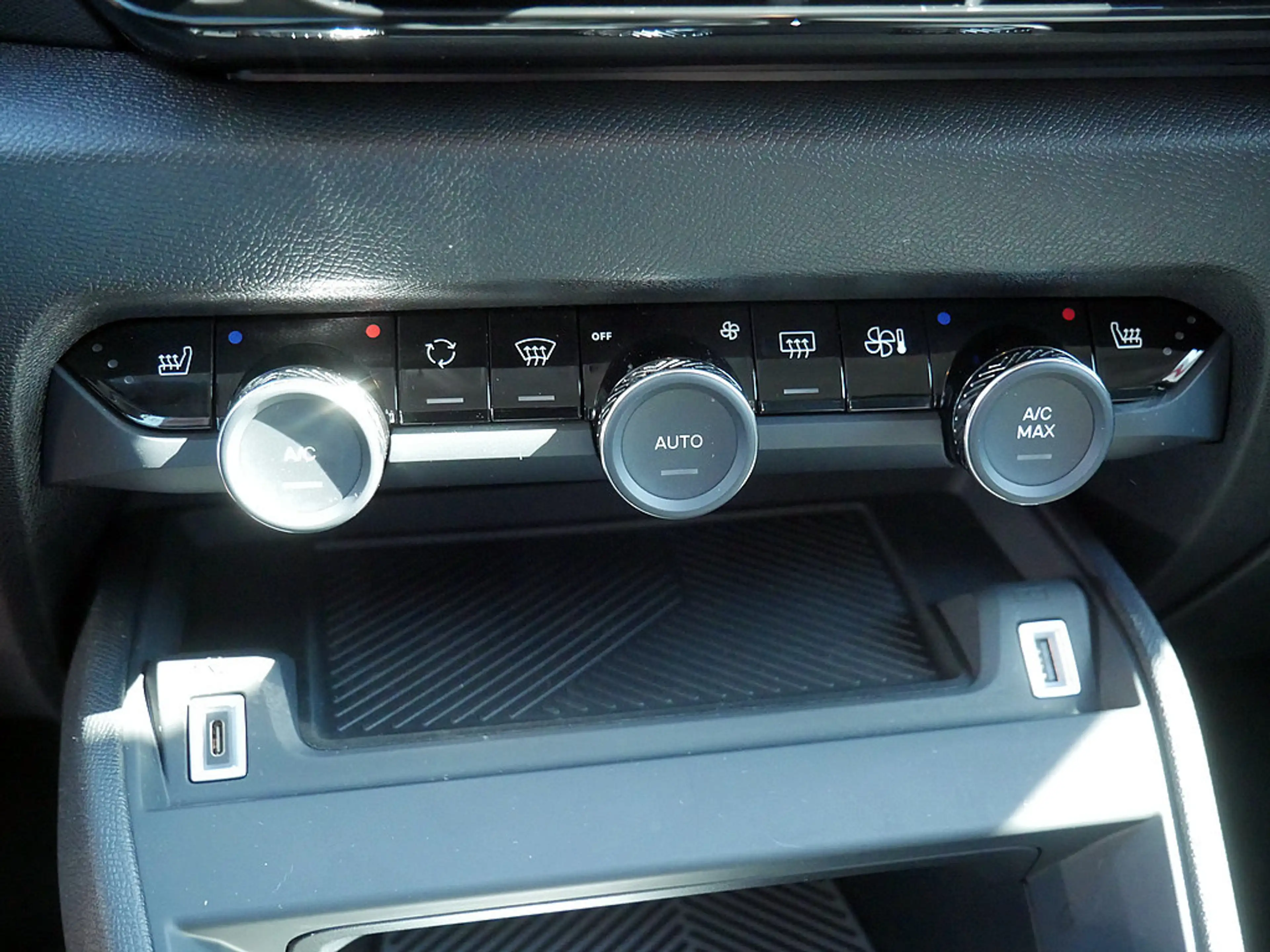 Citroen C4 PureTech 130 S&S Feel Pack SHZ KAMERA LED — photo 15