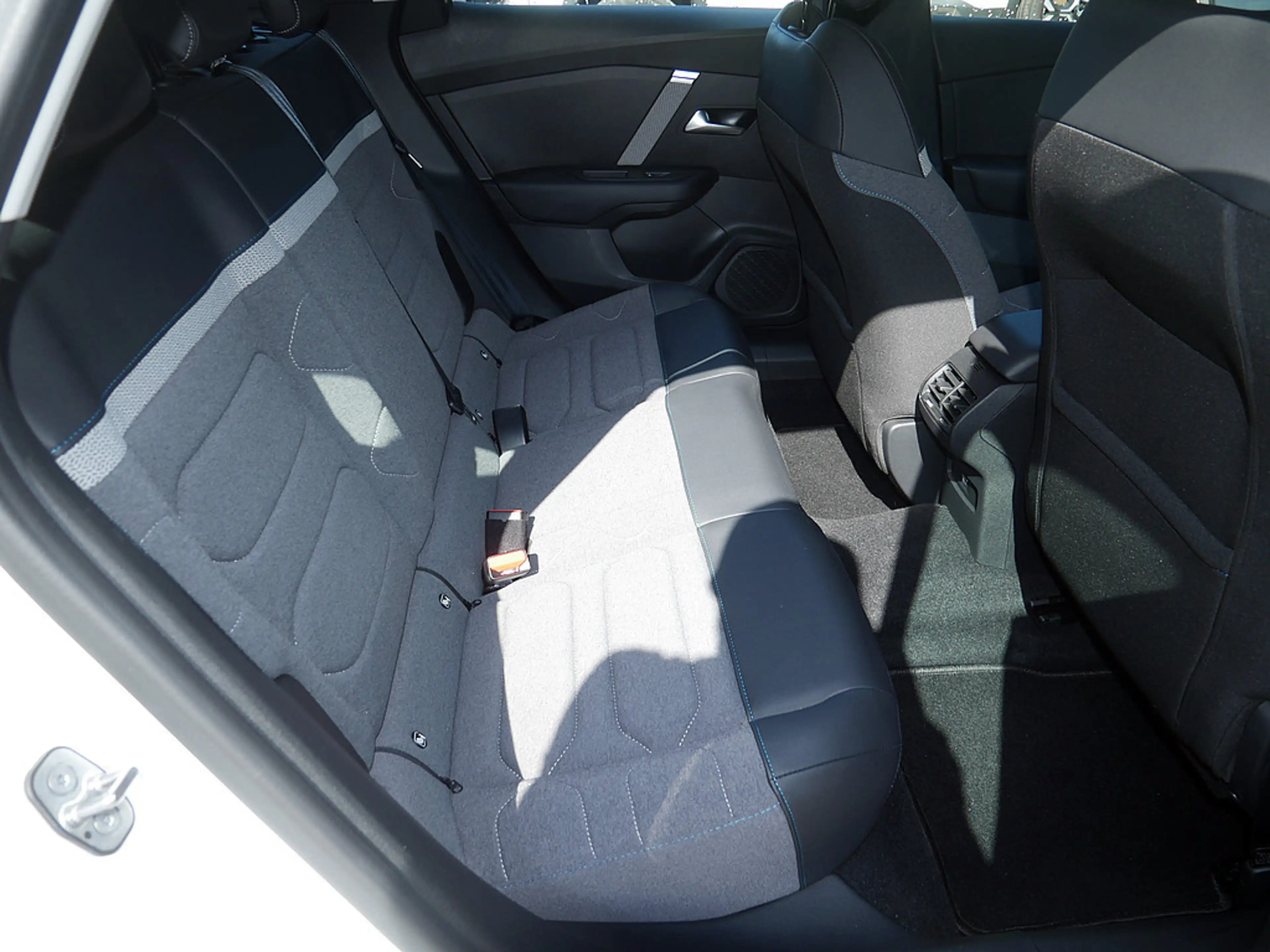 Citroen C4 PureTech 130 S&S Feel Pack SHZ KAMERA LED — photo 10