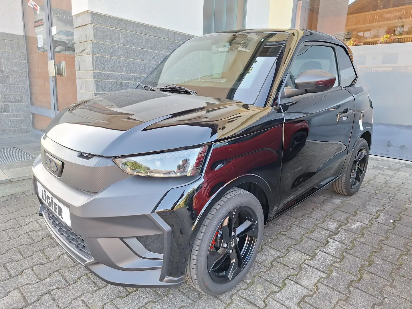 Ligier JS 50 ELITE L6e Diesel SERVO Schwarz - 1