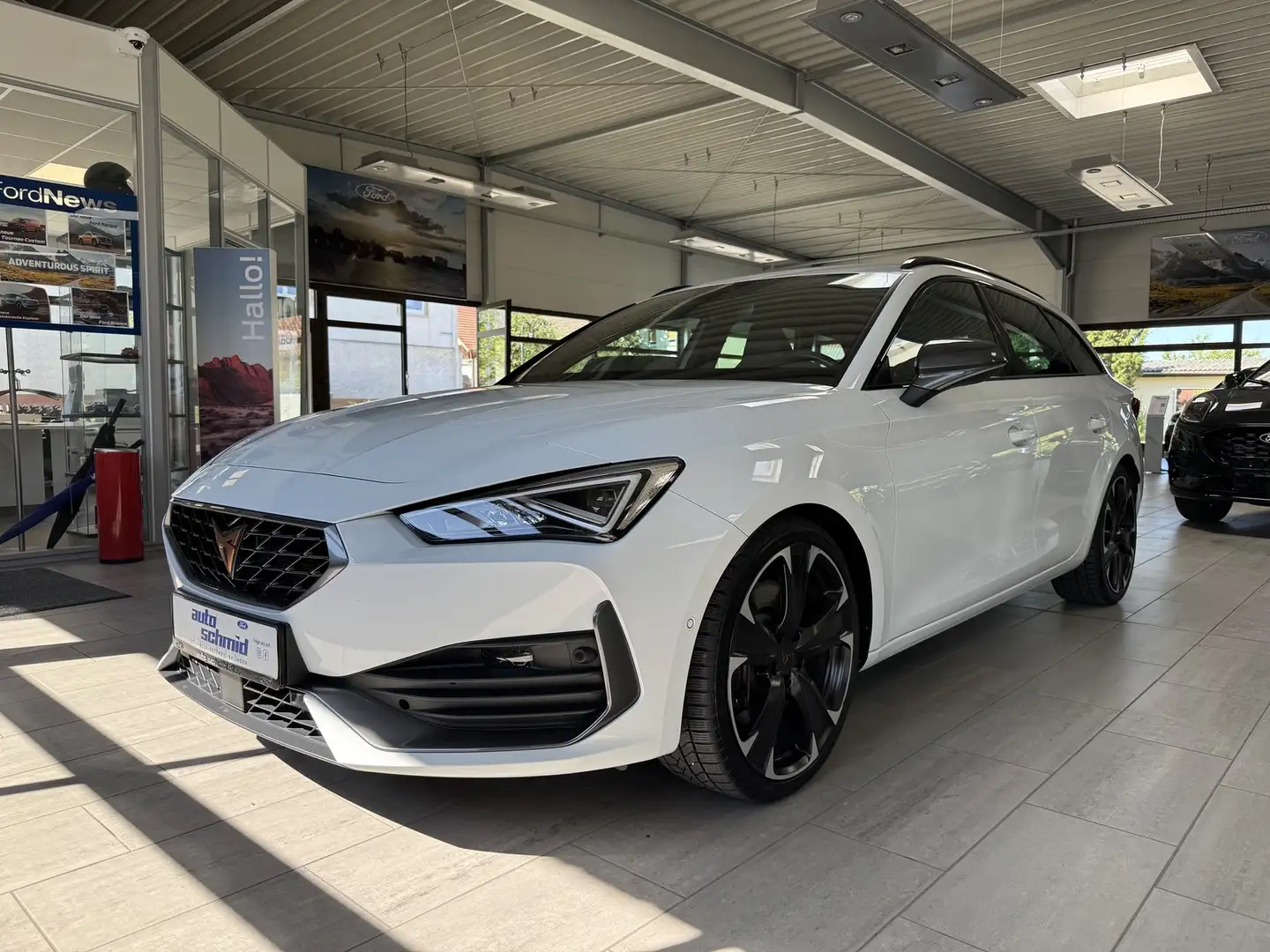 CUPRA Leon Leon Sportstourer VZ 4Drive + Pano + AHK Blanc - 1