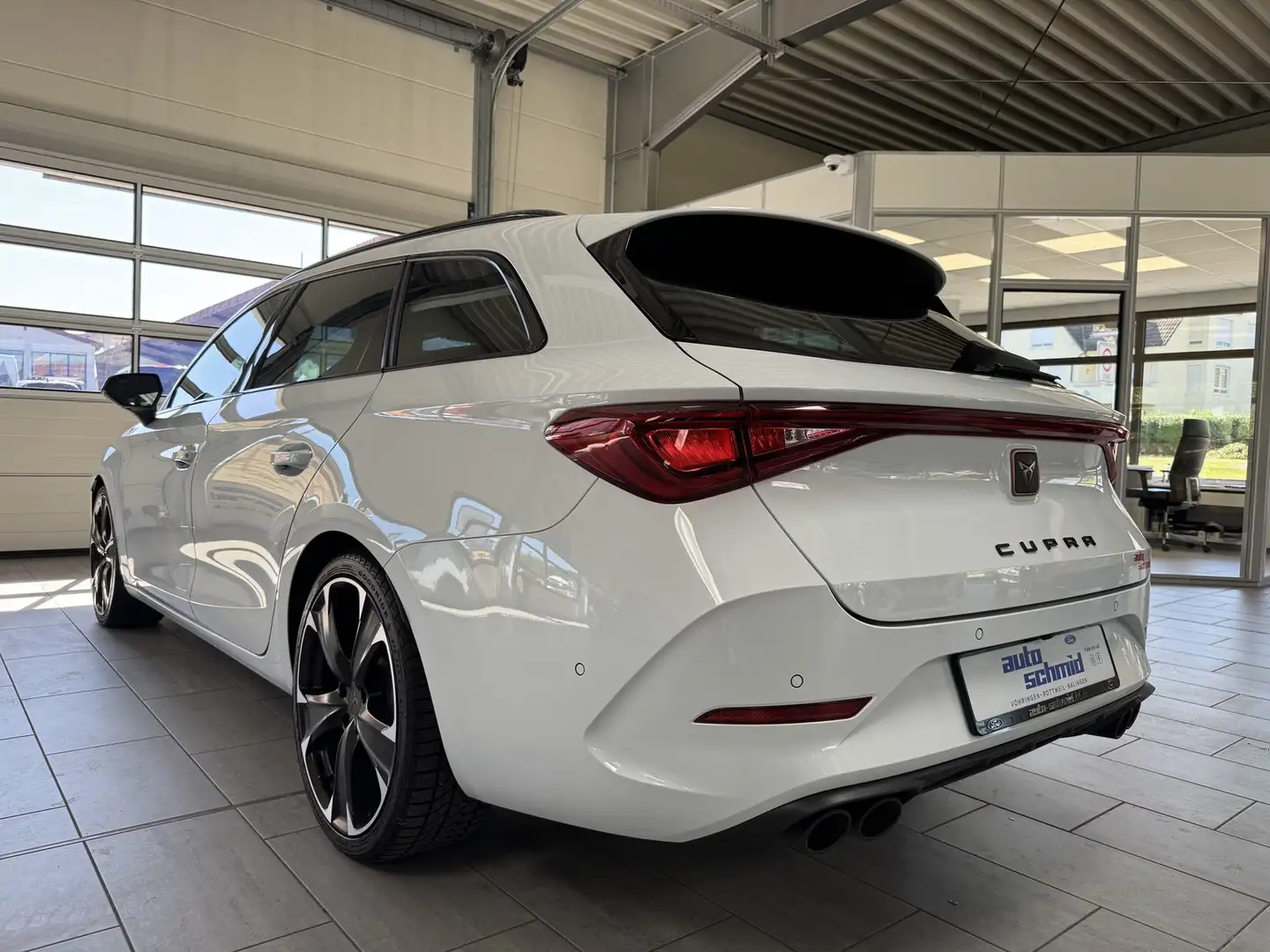 CUPRA Leon Leon Sportstourer VZ 4Drive + Pano + AHK Blanc - 2