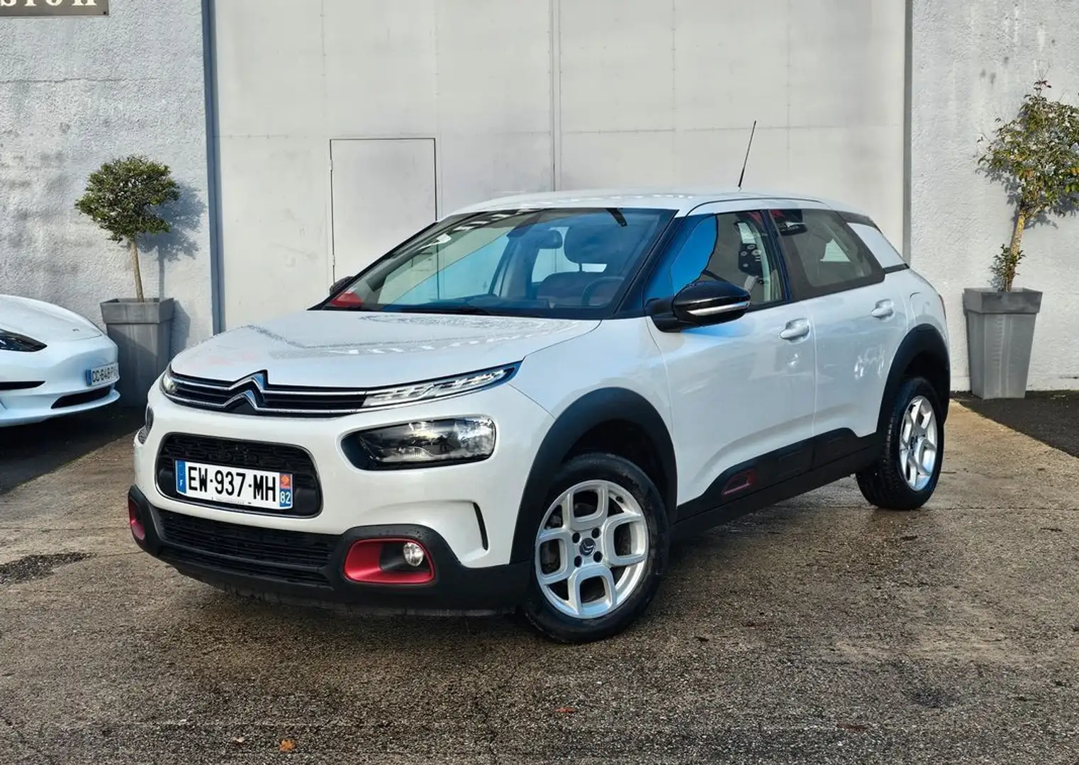 Citroen C4 Cactus Superbe 1.6 hdi carplay clim camera Blanc - 1