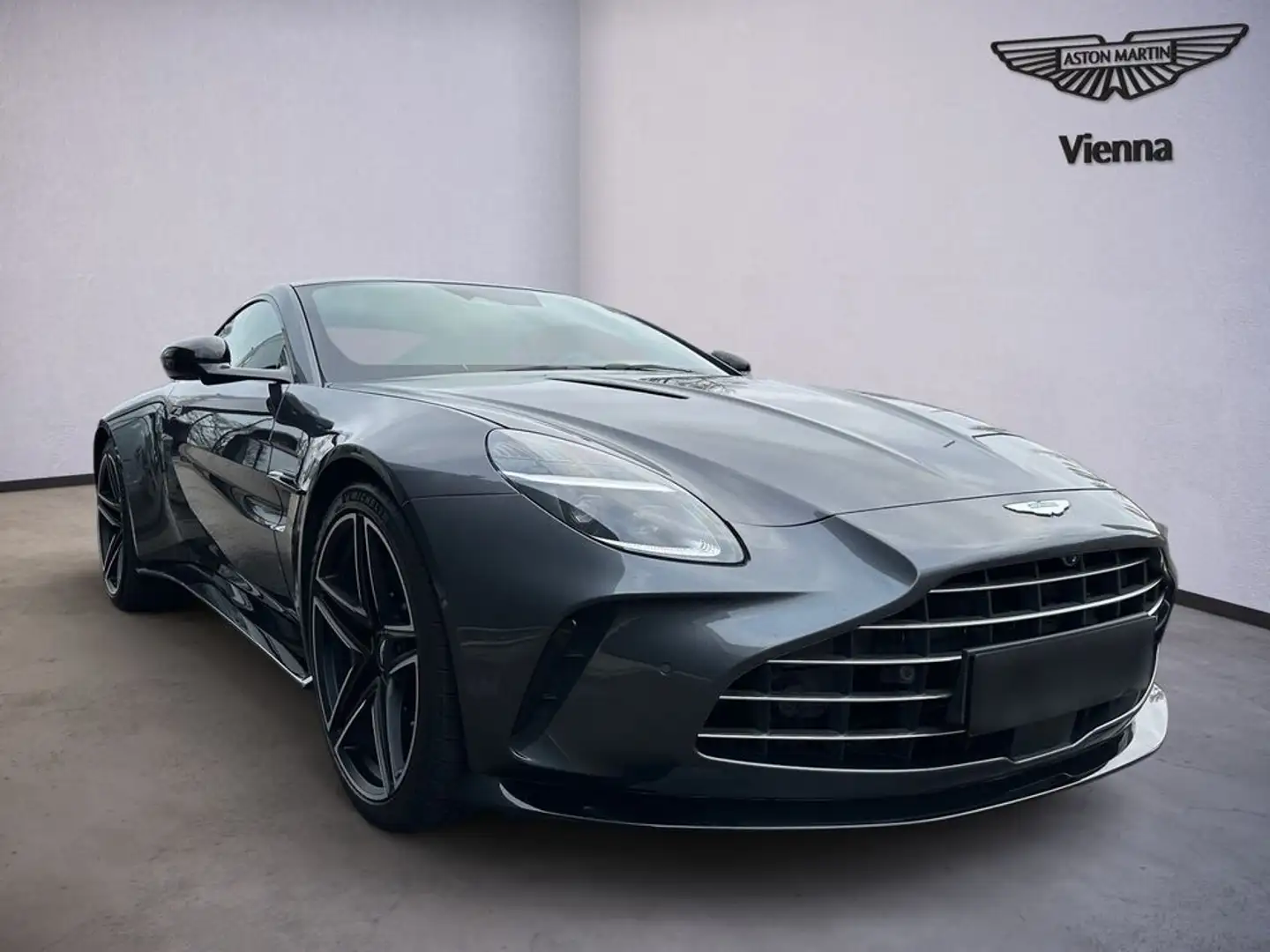 Aston Martin Vantage Coupé | Xenon Grey | BlackPack | Alcantara Grau - 2