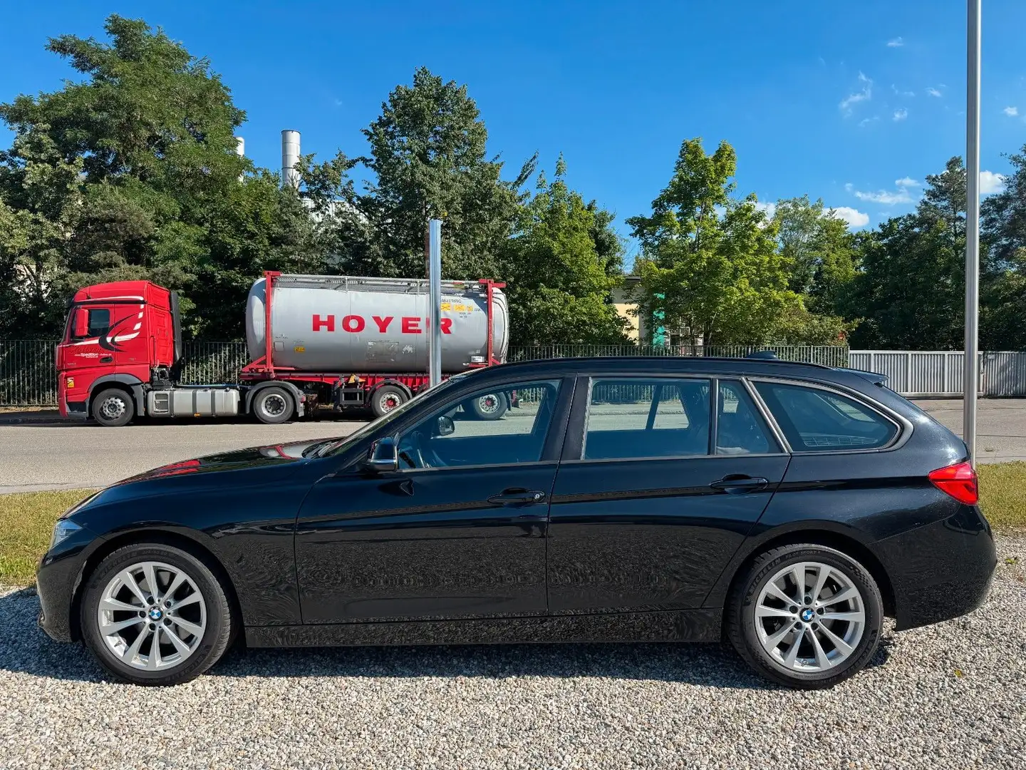 BMW 330 d Aut./NaviProf/HuD/Leder/Adptv.LED/HiFi/AHK/ Schwarz - 2