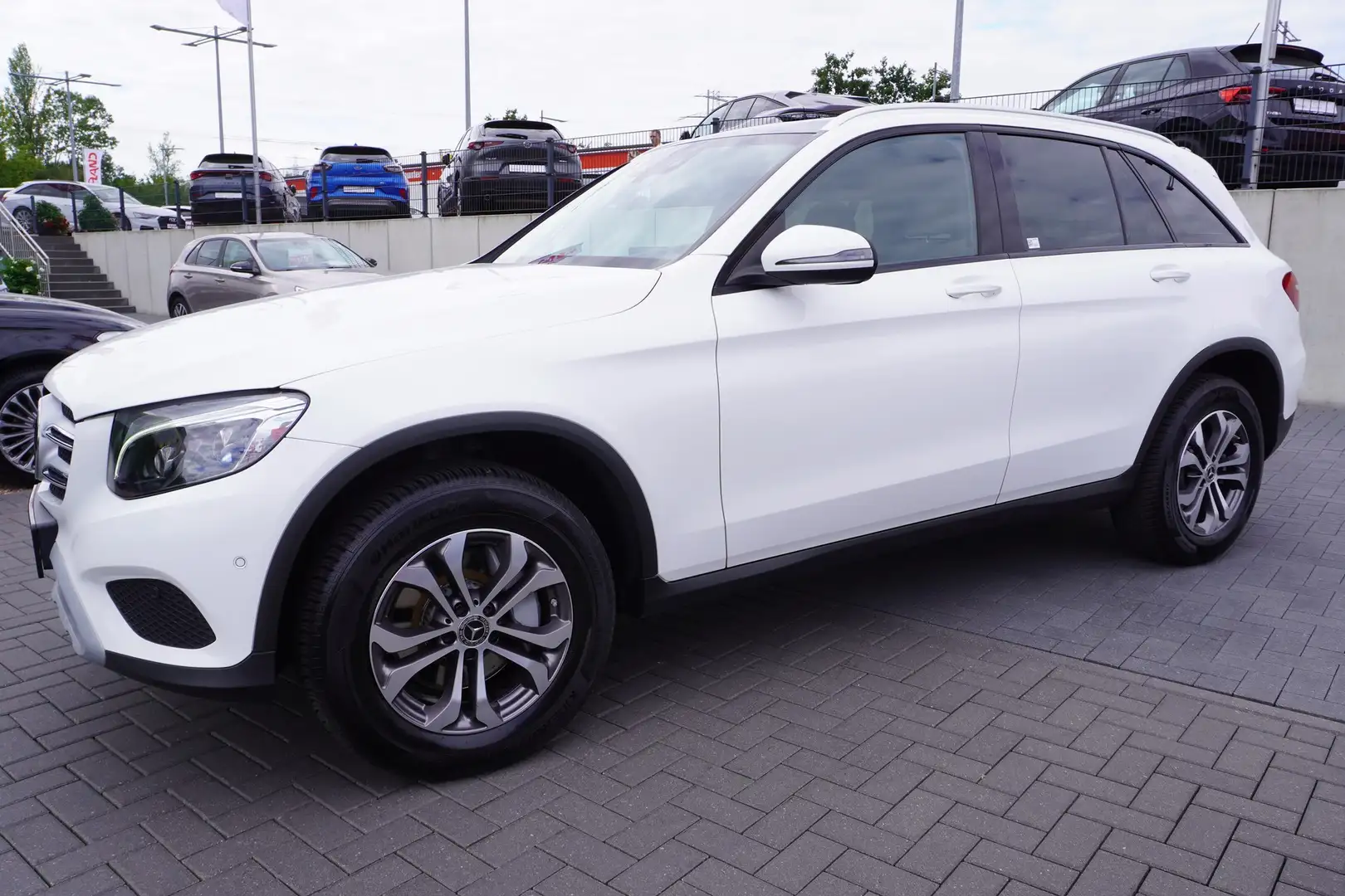 Mercedes-Benz GLC 250 4Matic Burmester AHK Totwinkel Panorama Weiß - 2