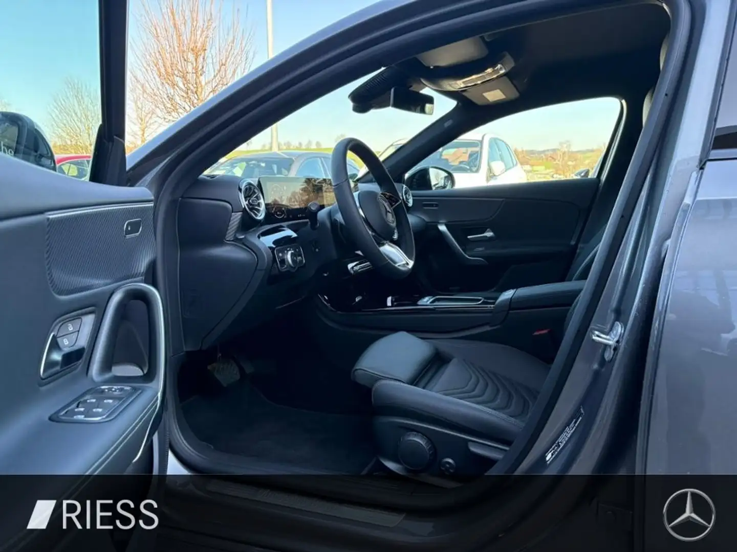Mercedes-Benz A 180 PROGRESSIVE+LED+KEYLESS+360°+TOTWKL+NIGHT+ Grau - 2