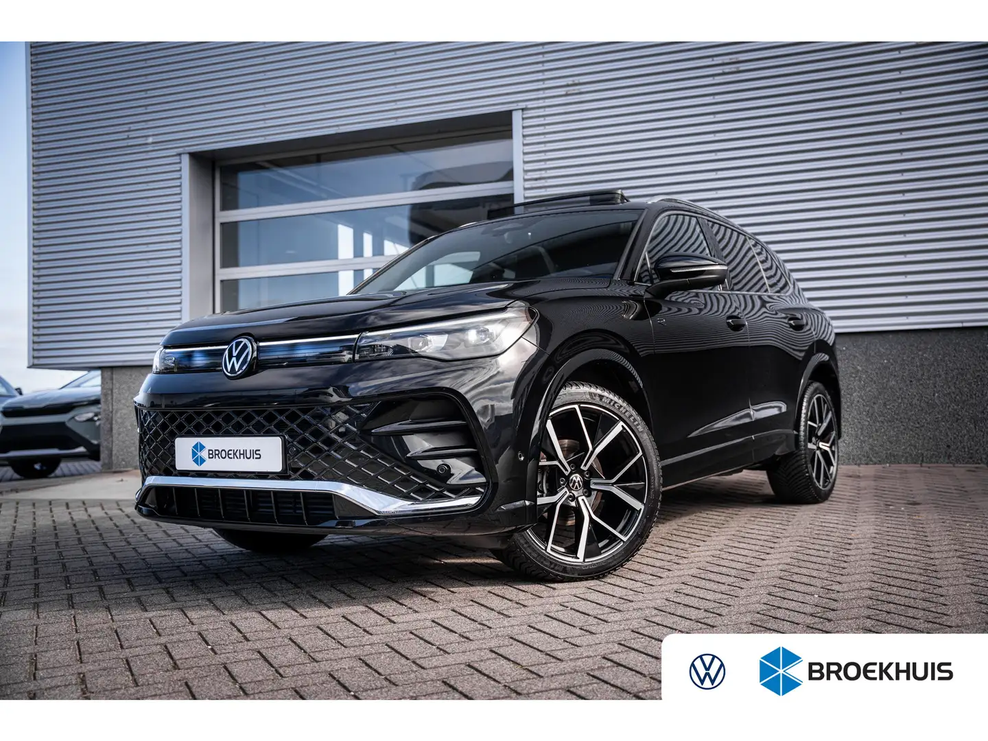 Volkswagen Tiguan 1.5 eTSI R-Line Business | Achteruitrijcamera | El Noir - 1