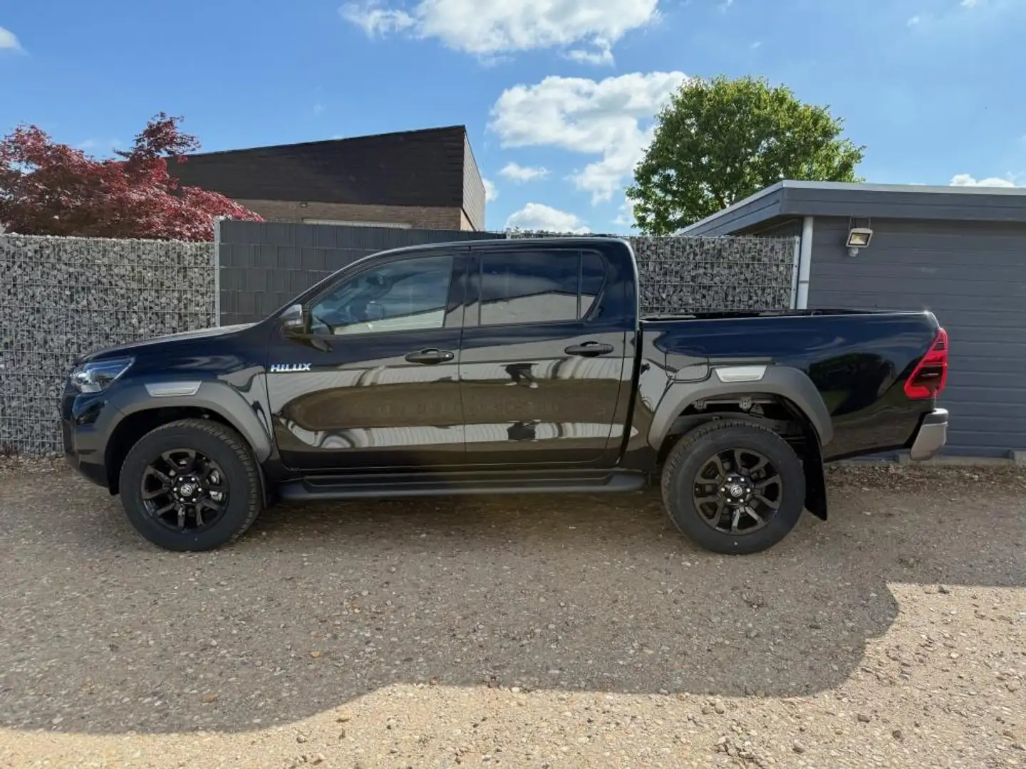 Toyota Hilux 2.8 D4D 48V AT Invincible Bronze or Black 150 k... - 2