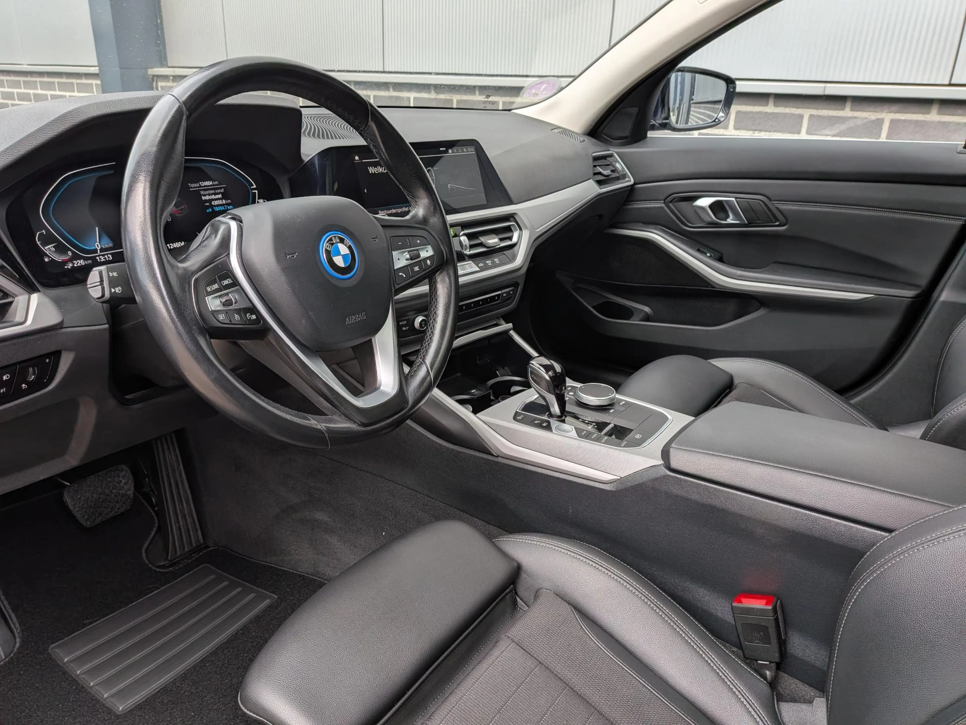 BMW 330 3-serie Touring 330e Business Edition Plus | Panor — photo 14