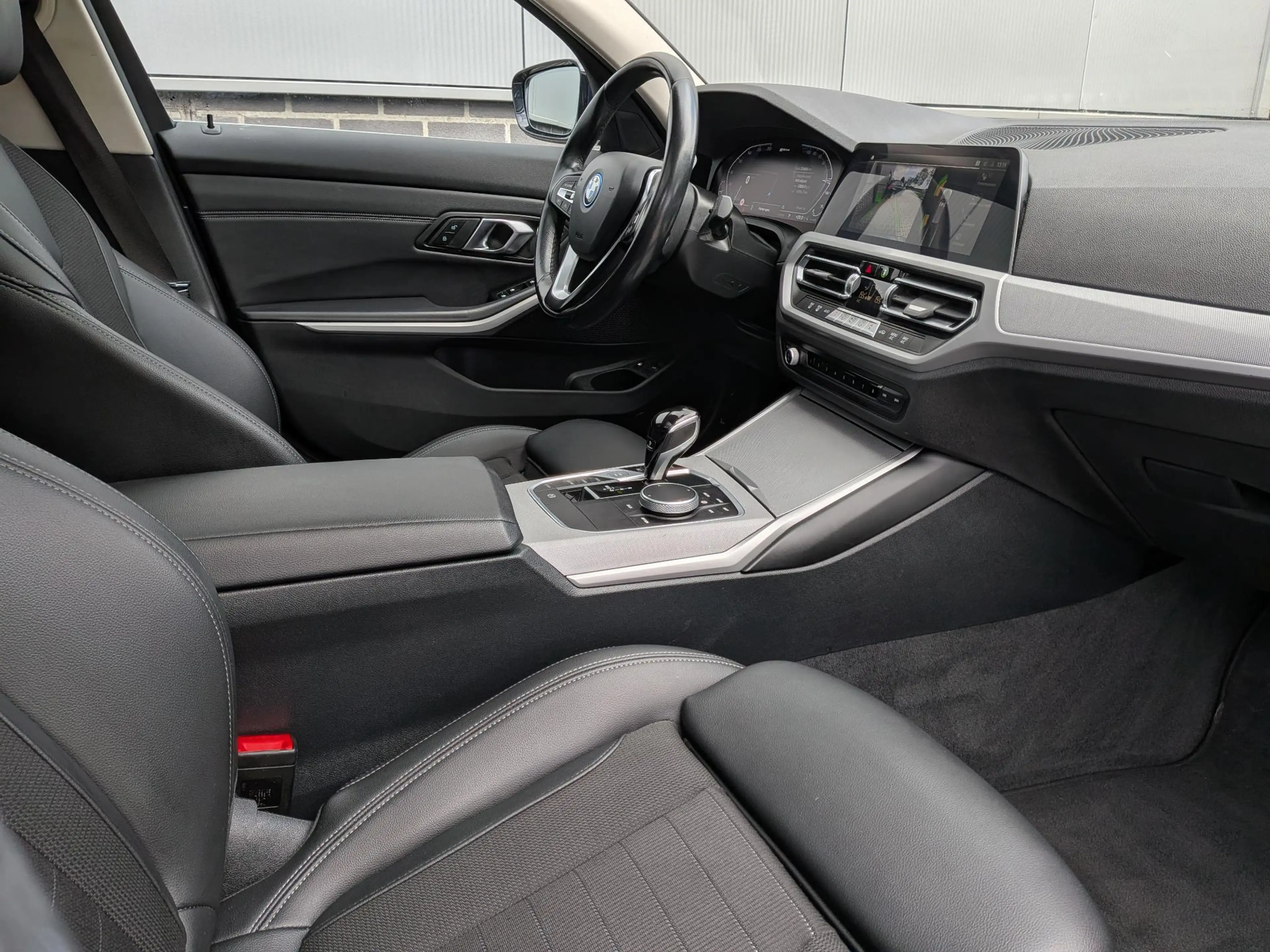 BMW 330 3-serie Touring 330e Business Edition Plus | Panor — photo 10
