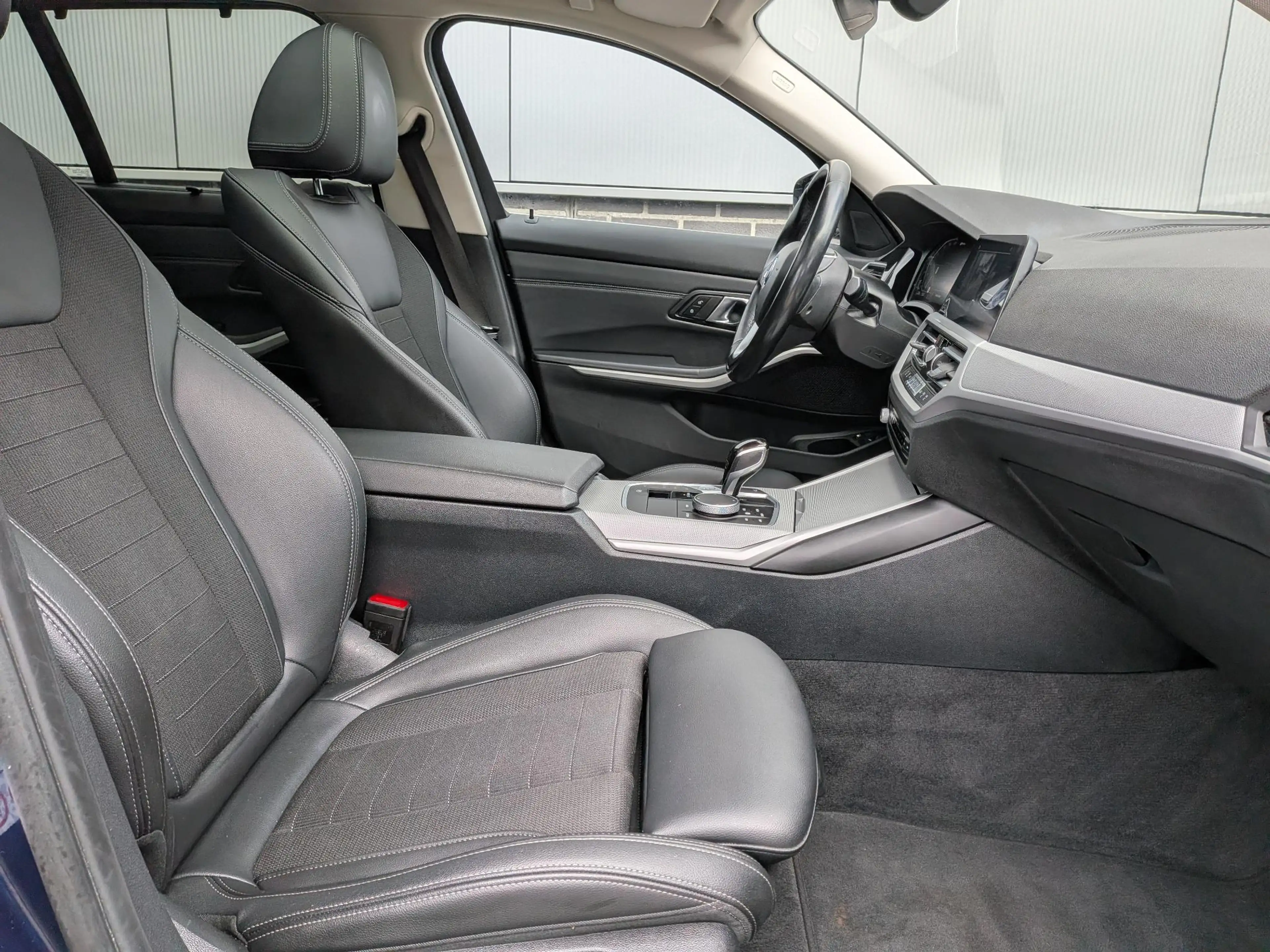 BMW 330 3-serie Touring 330e Business Edition Plus | Panor — photo 9