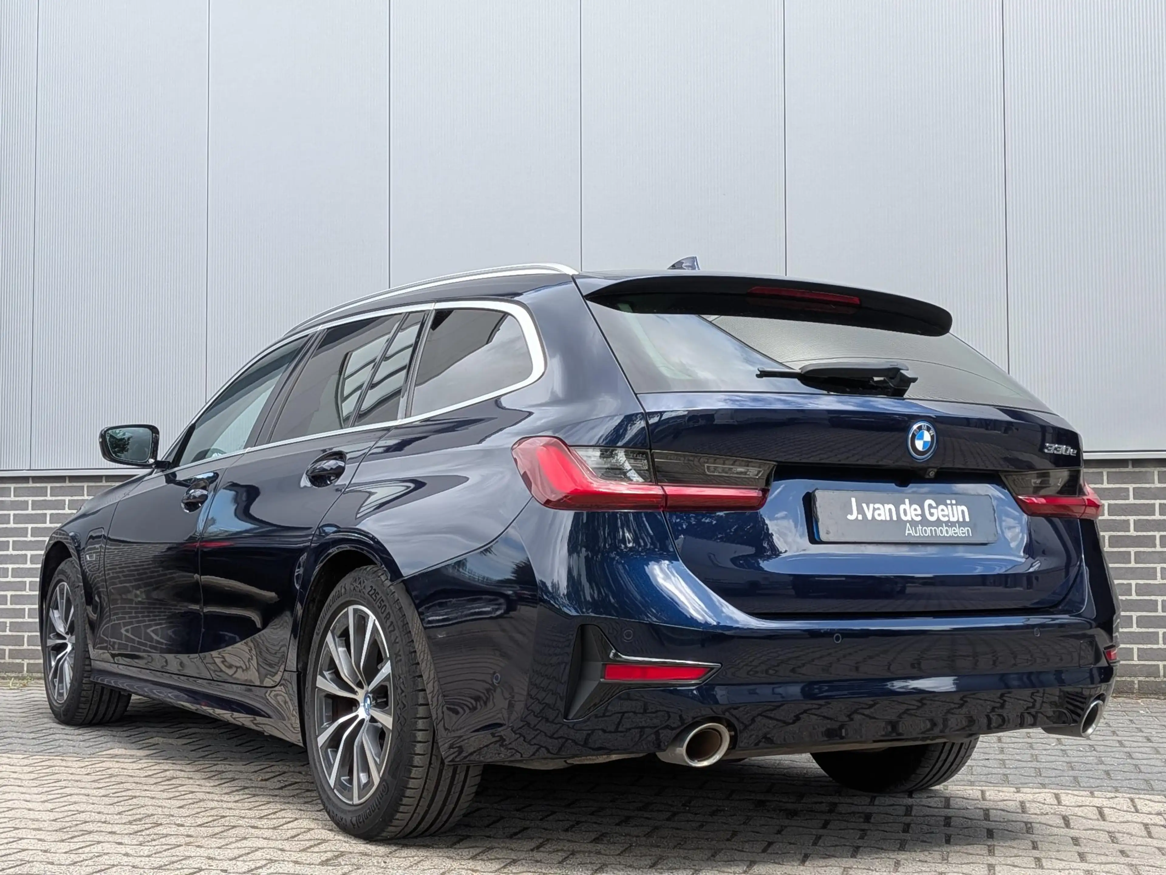 BMW 330 3-serie Touring 330e Business Edition Plus | Panor — photo 28