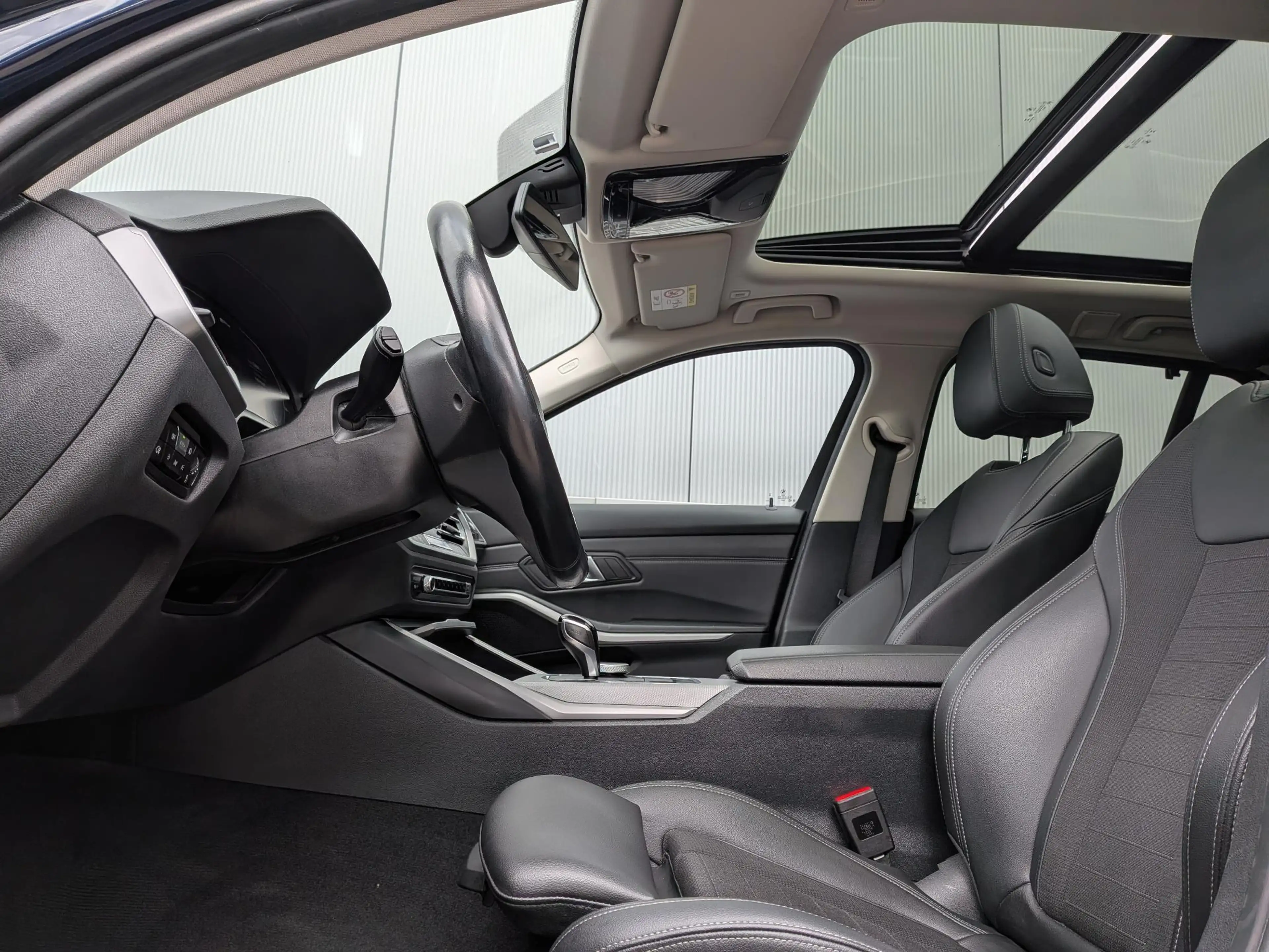 BMW 330 3-serie Touring 330e Business Edition Plus | Panor — photo 2