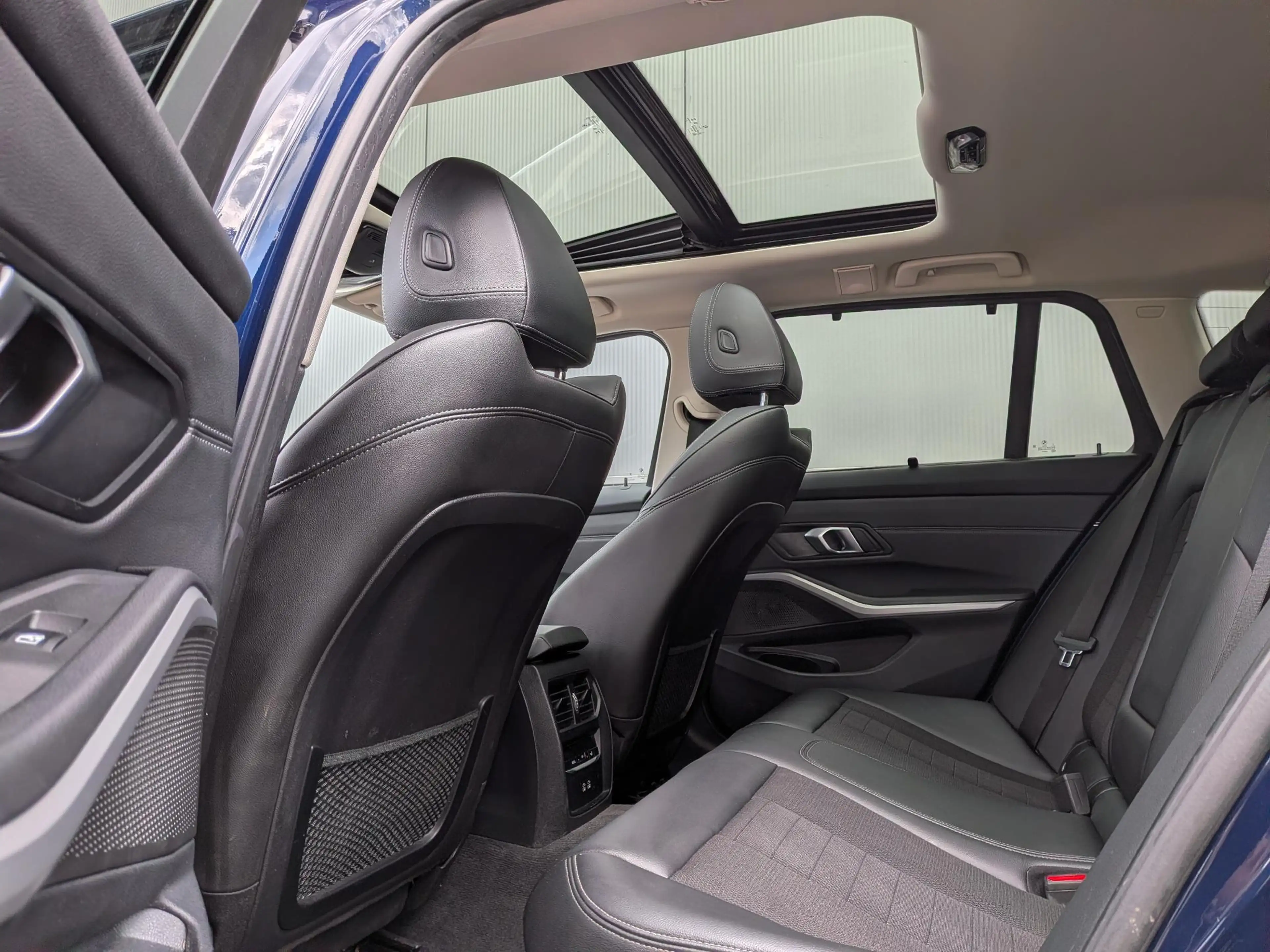 BMW 330 3-serie Touring 330e Business Edition Plus | Panor — photo 12