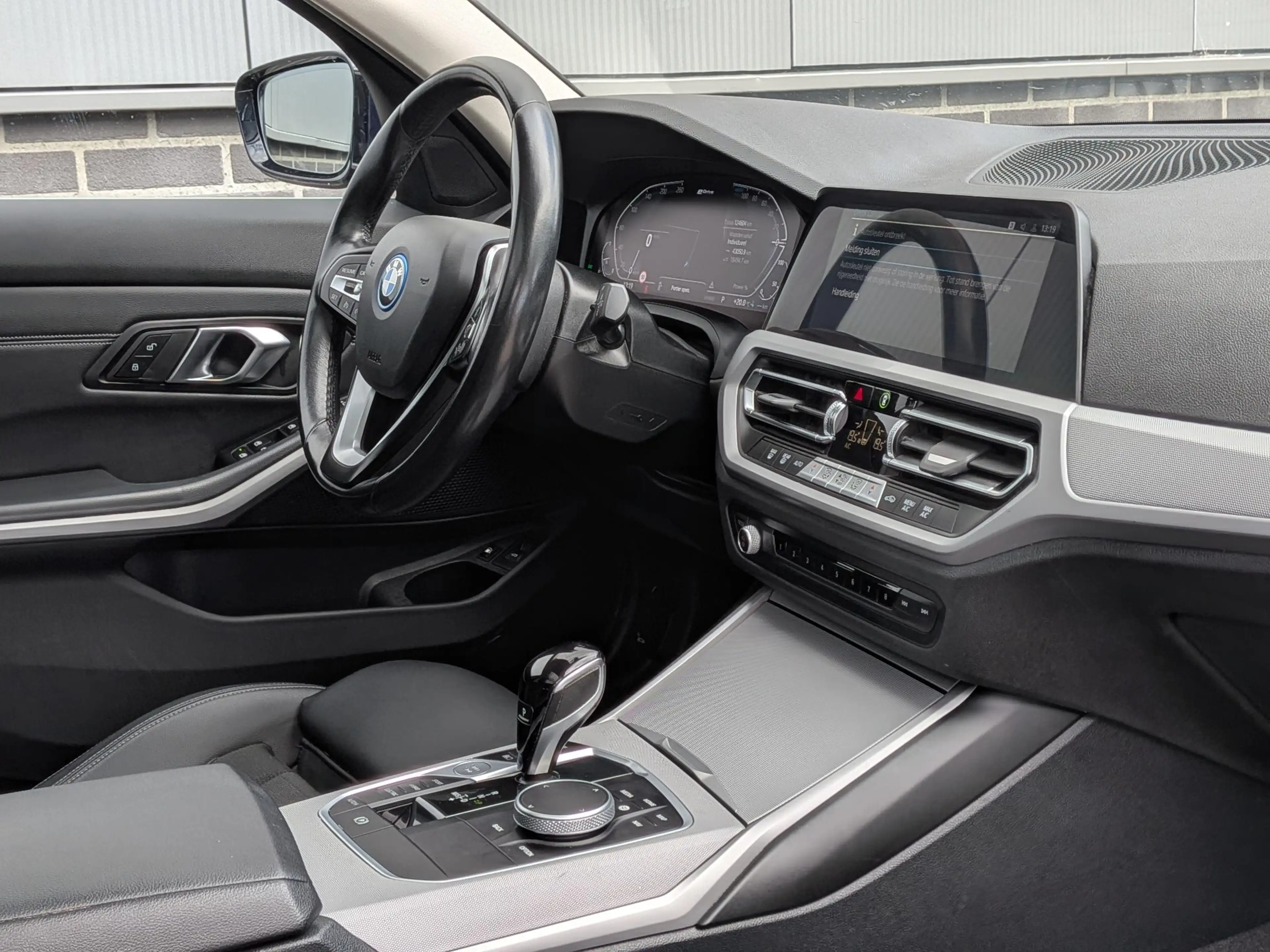 BMW 330 3-serie Touring 330e Business Edition Plus | Panor — photo 25