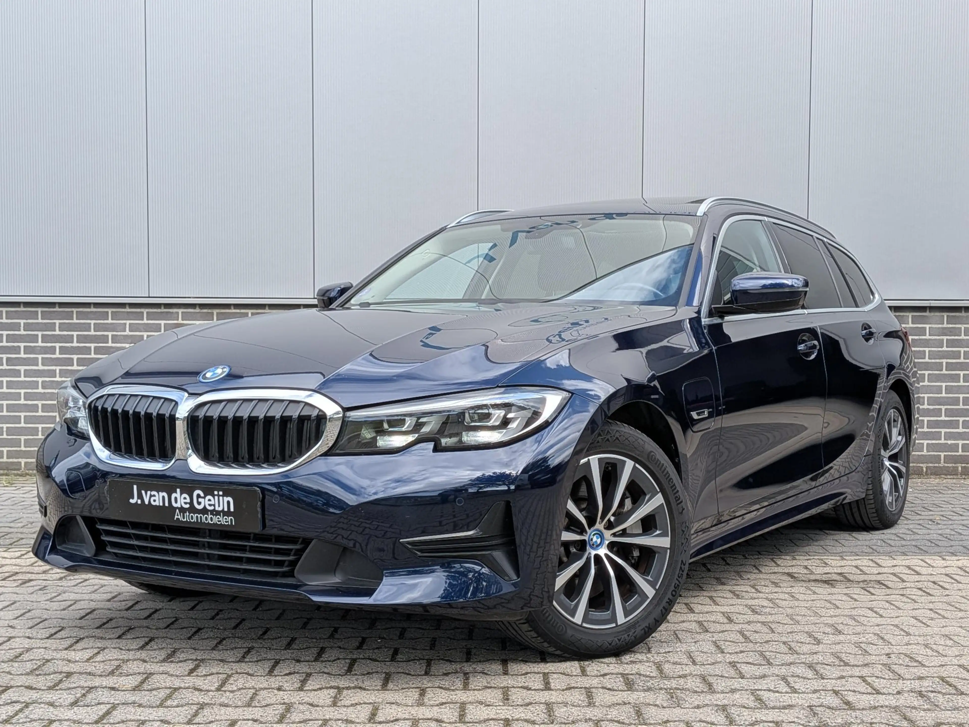 BMW 330 3-serie Touring 330e Business Edition Plus | Panor — photo 29