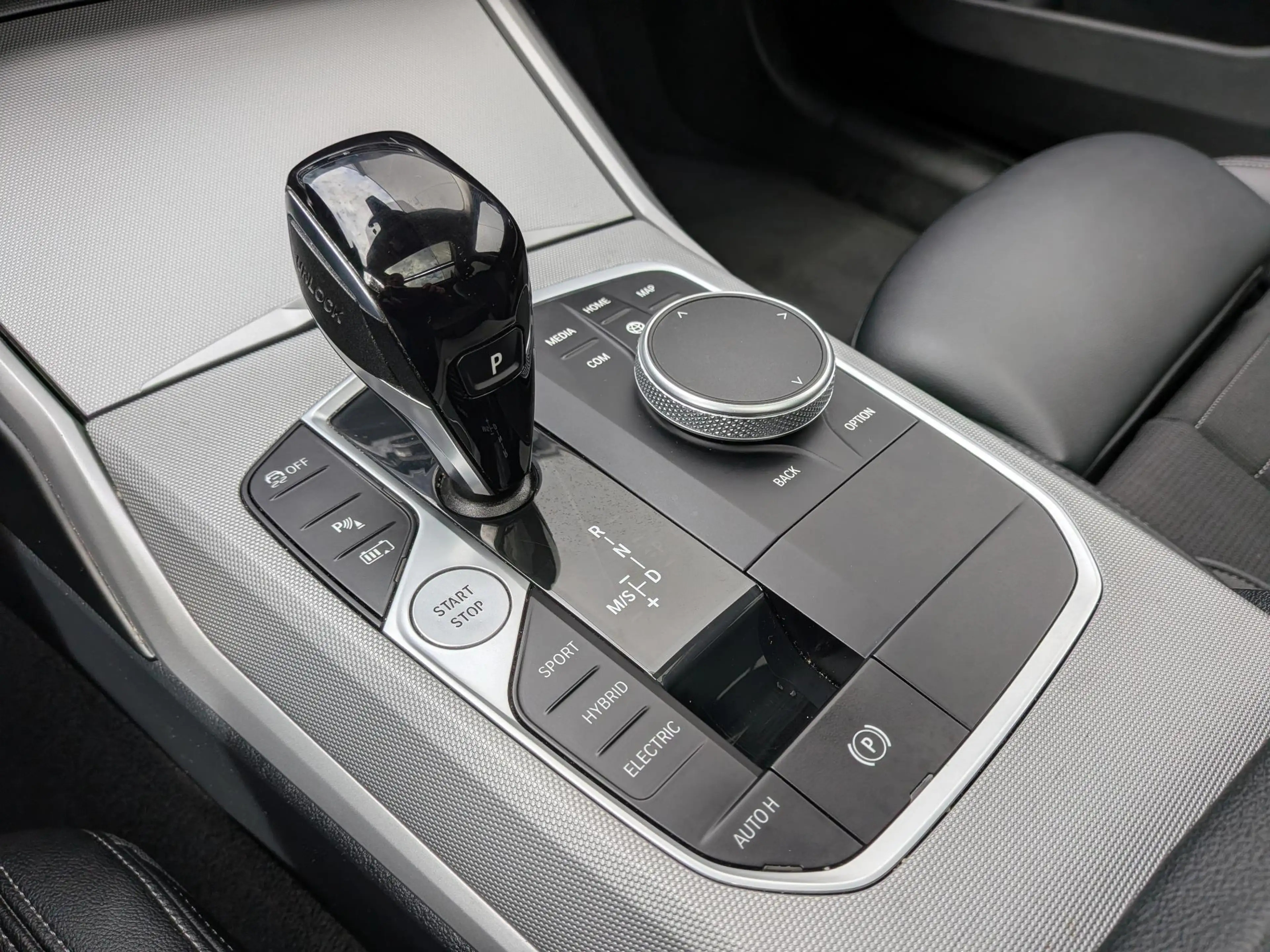 BMW 330 3-serie Touring 330e Business Edition Plus | Panor — photo 18