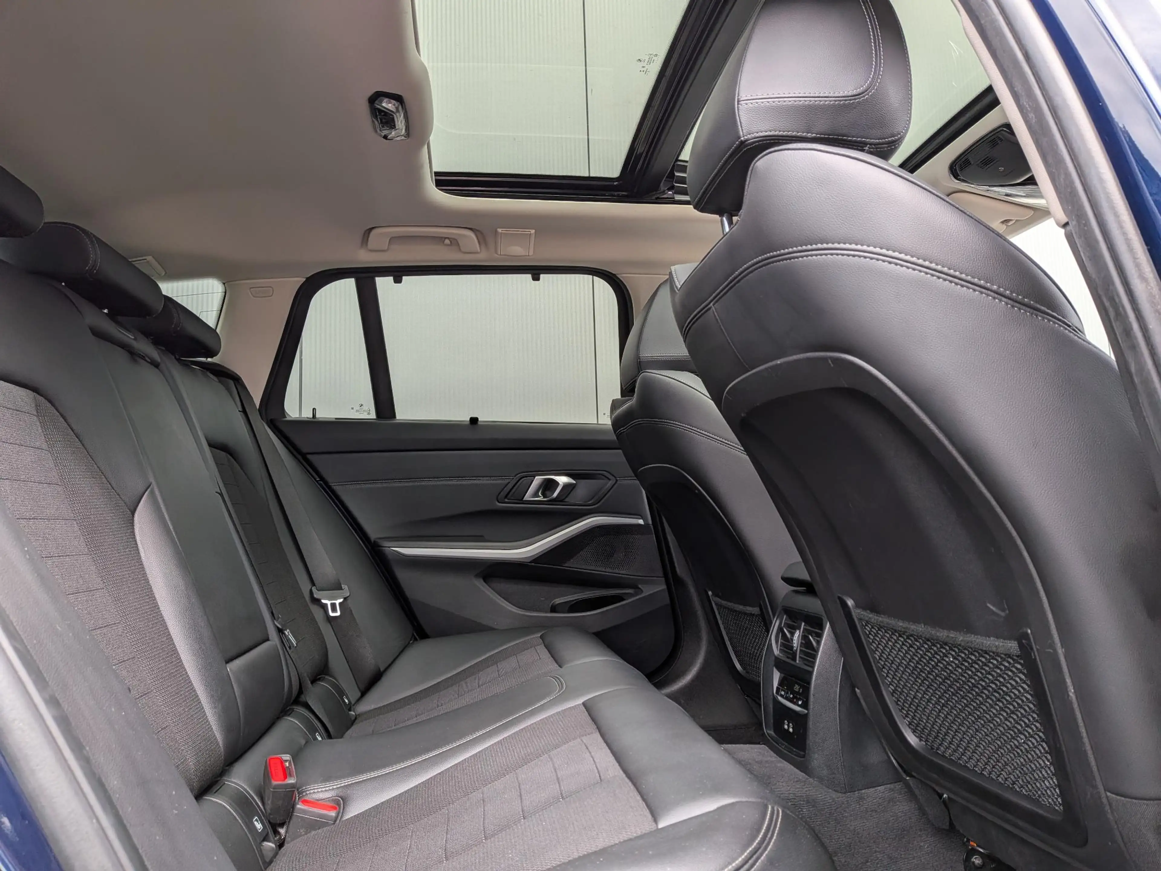 BMW 330 3-serie Touring 330e Business Edition Plus | Panor — photo 11